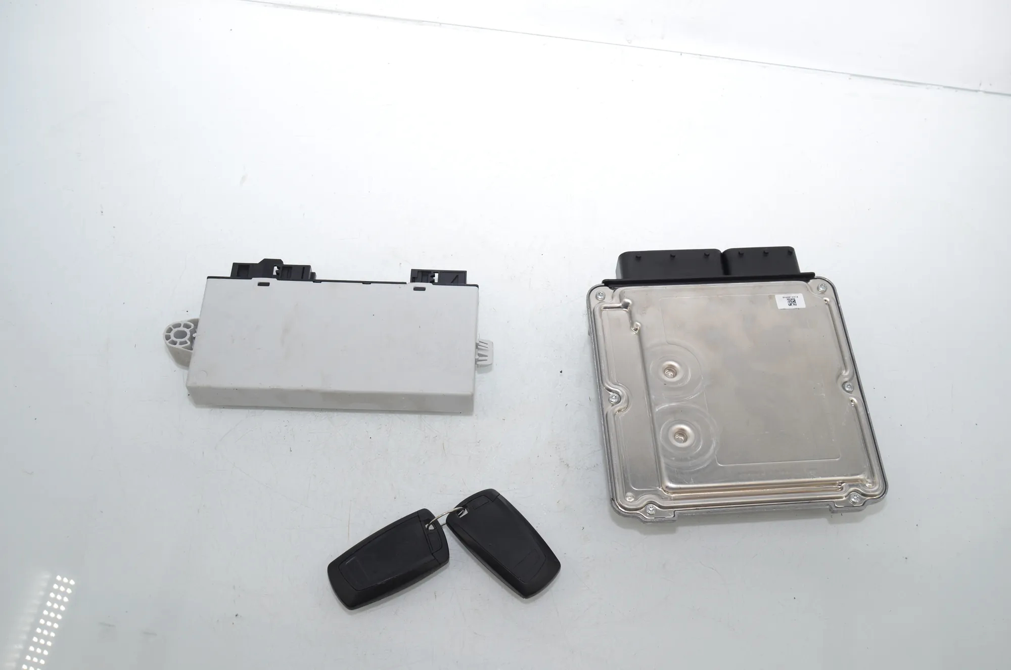 Engine Ignition ECU Set – OEM 9257038 · BMW 5 Touring (F11) 530 d xDrive 2011 – 7
