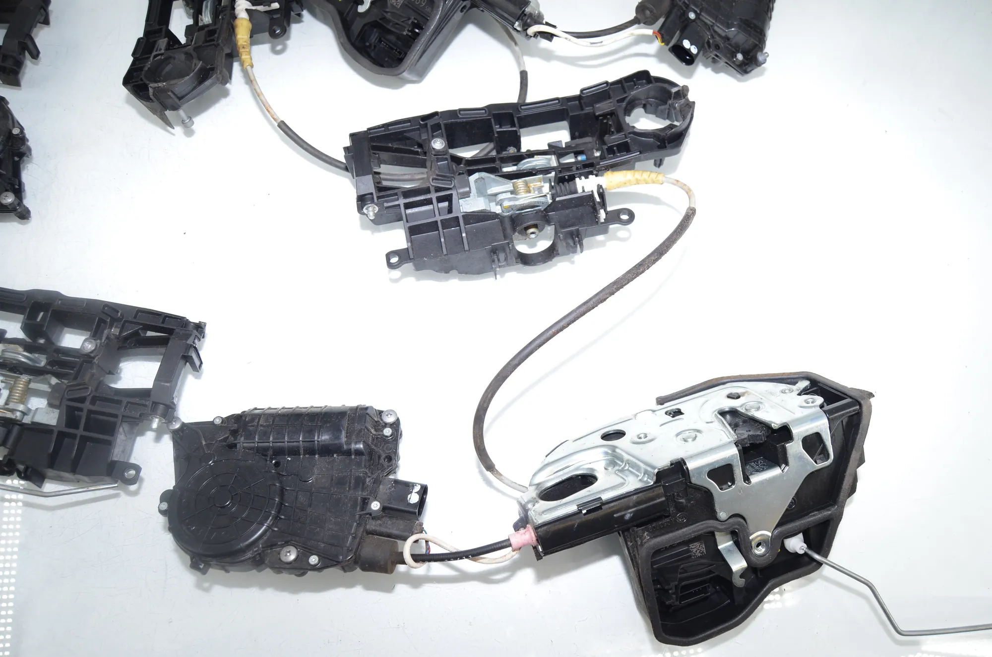 Door Locks Soft Close Kit – OEM 7154515 · BMW 5 Touring (F11) 530 d xDrive 2011 – 5