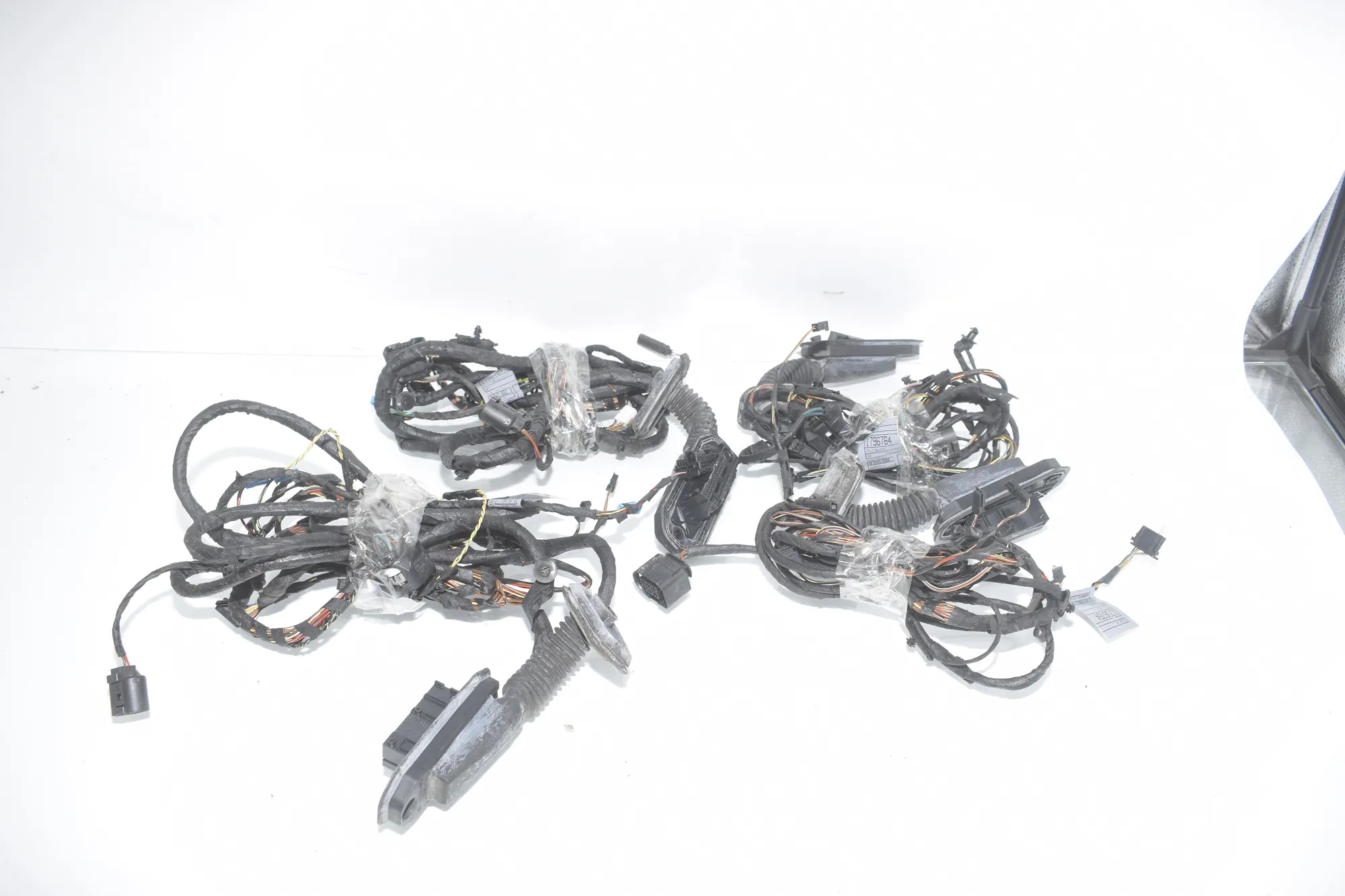 Front Left Door Wiring – OEM 9240852 · BMW 5 Touring (F11) 530 d xDrive 2011