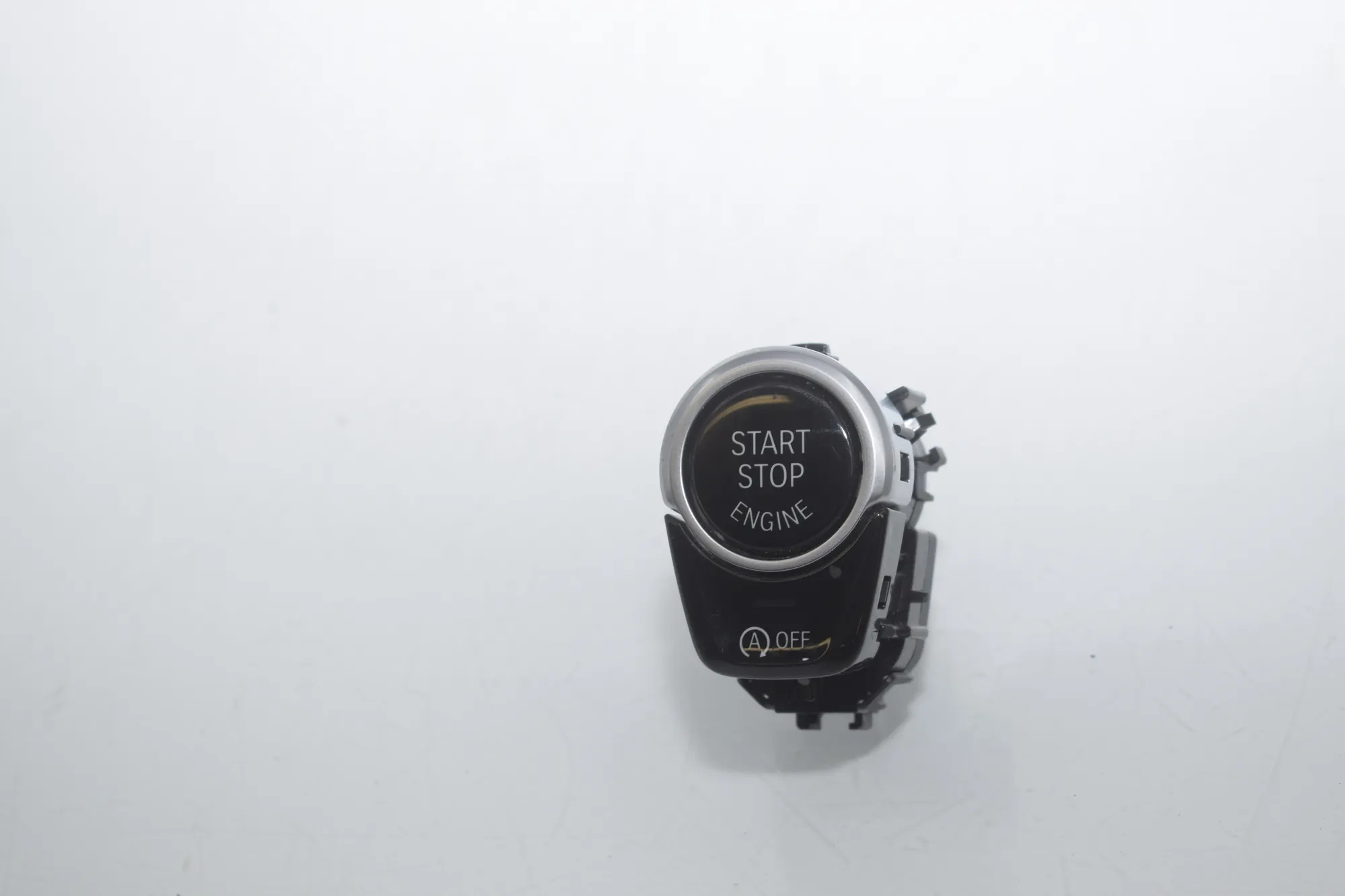 Ignition Start Button – OEM 6835087 · BMW 5 Touring (G31) (2017 - -) 520 d 2019 – 2