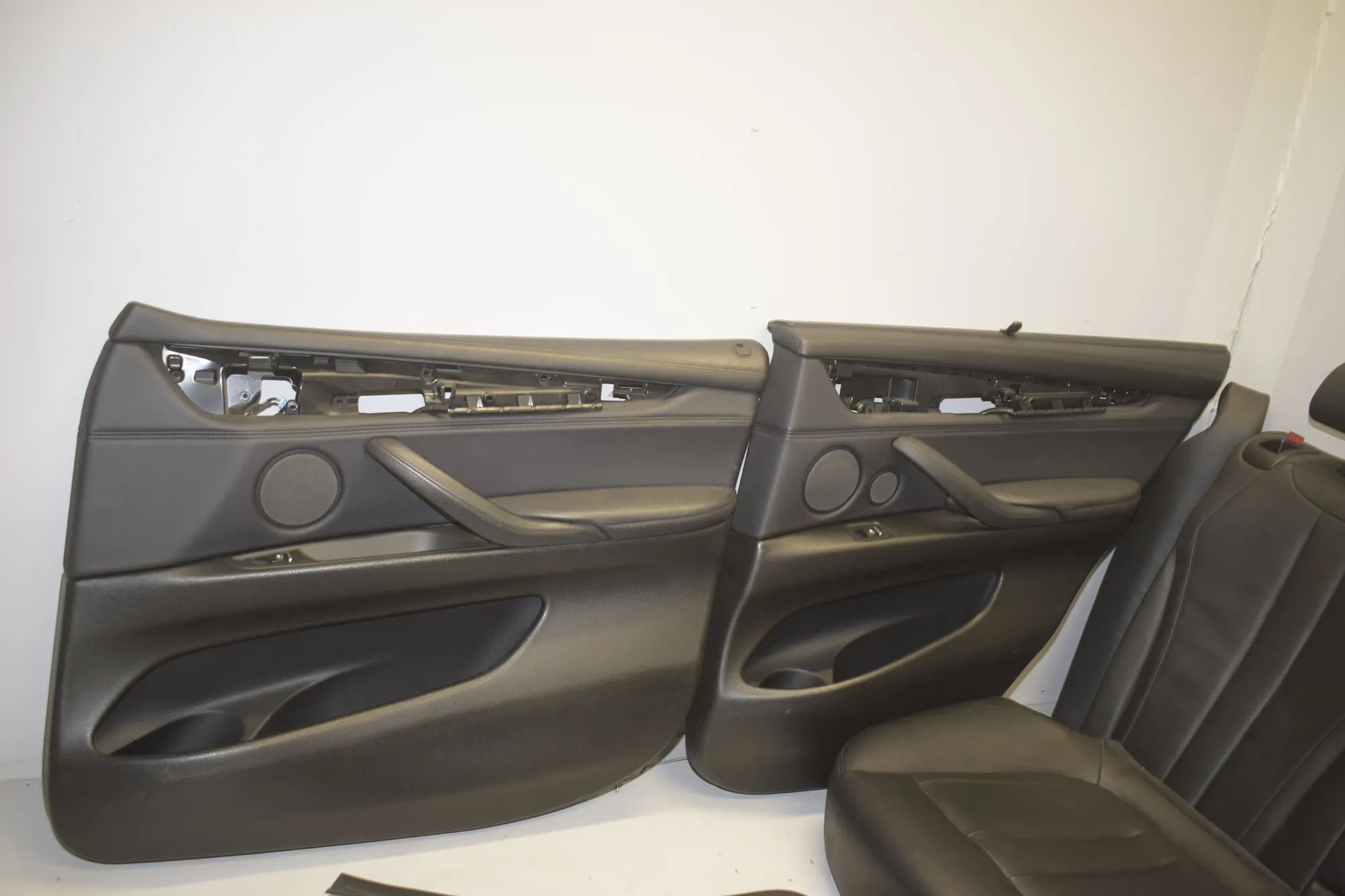 Seat set – OEM 9321038 · BMW X5 (F15, F85) M 50 d 2014 – 15