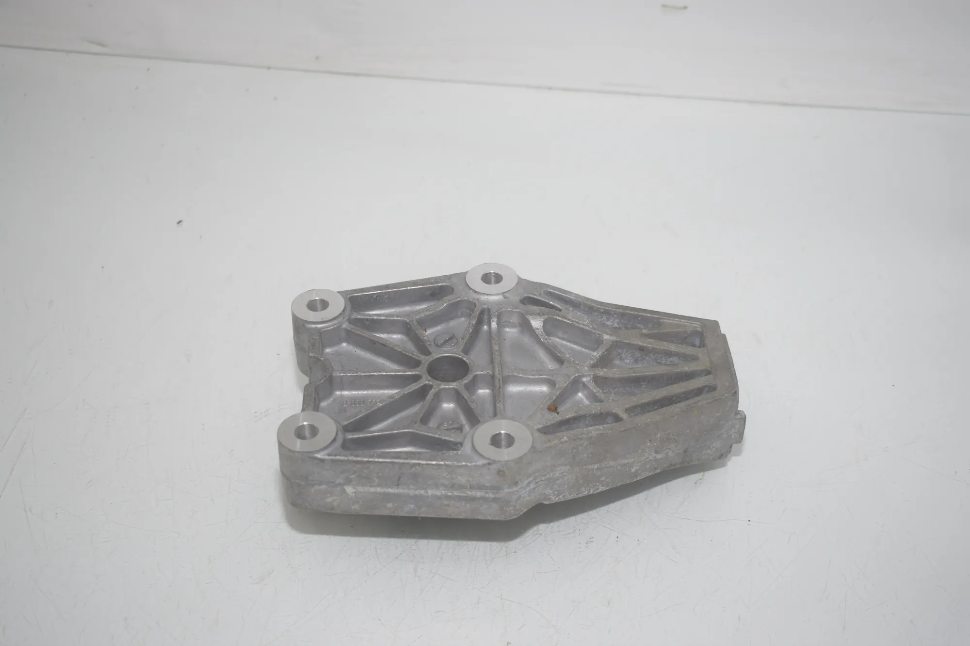 Left Side Engine Bracket – OEM 9796448 · BMW X1 (U11) (2022 - -) BMW X1 (U11) 2024 – 3