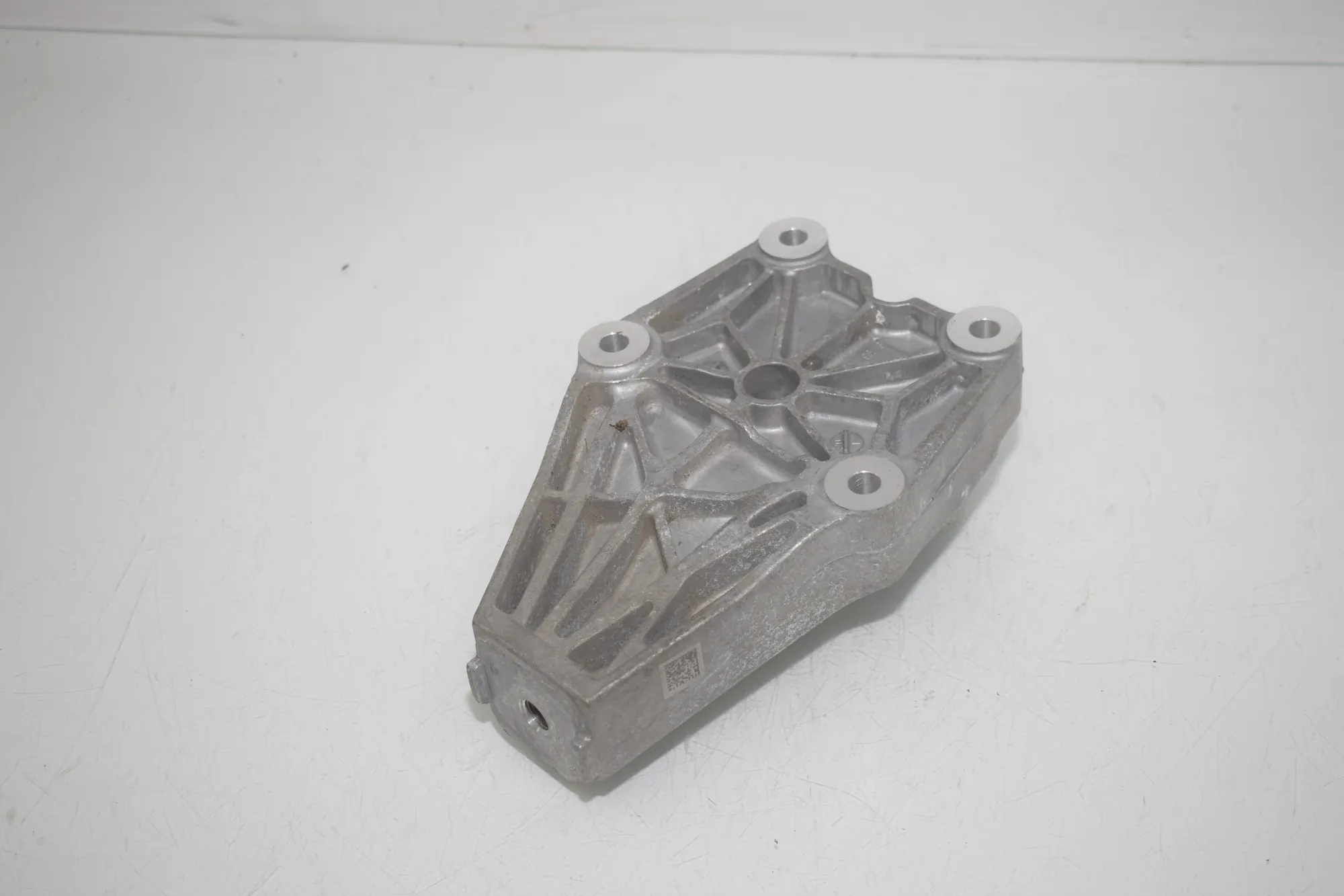 Left Side Engine Bracket – OEM 9796448 · BMW X1 (U11) (2022 - -) BMW X1 (U11) 2024 – 2