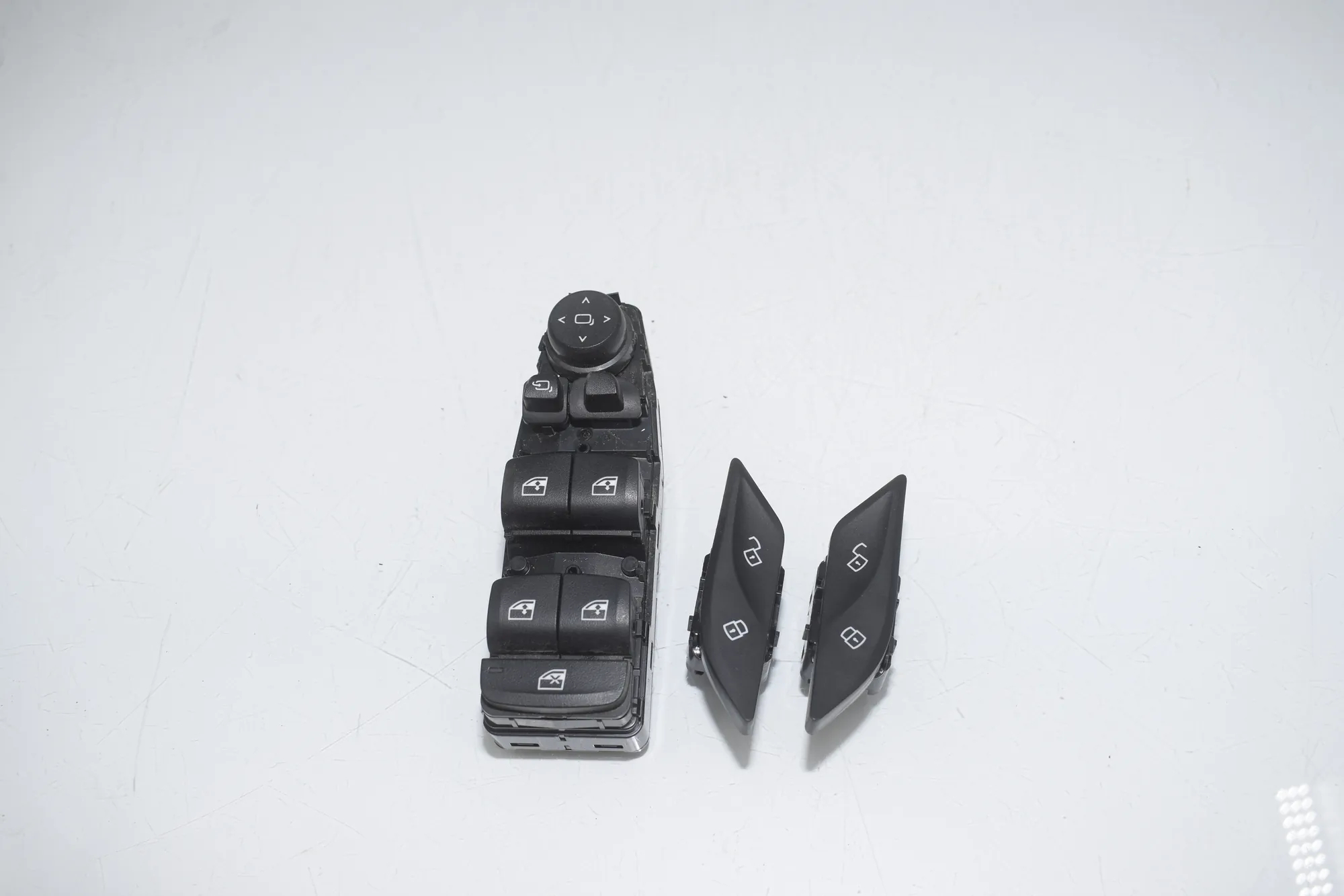 Front Left Door Window Switch – OEM 6832729 · BMW 5 Touring (G31) (2017 - -) 520 d 2019 – 3