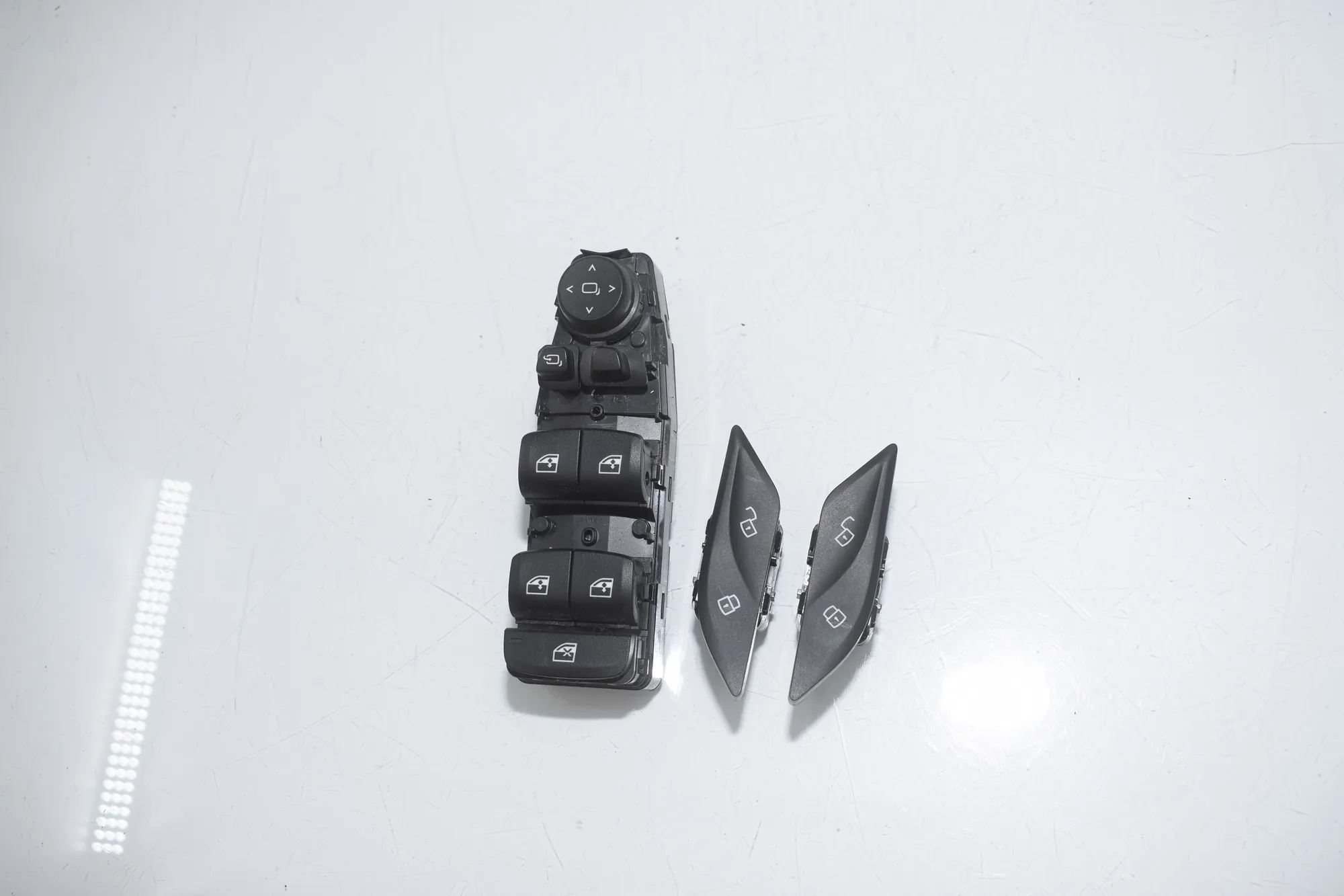 Front Left Door Window Switch – OEM 6832729 · BMW 5 Touring (G31) (2017 - -) 520 d 2019 – 2