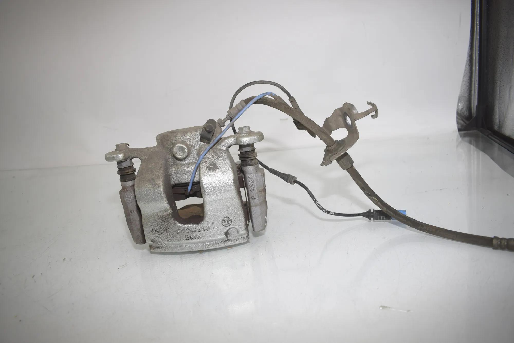 Front Left Brake Caliper – OEM 6891043 · BMW X1 (U11) (2022 - -) BMW X1 (U11) 2024 – 2