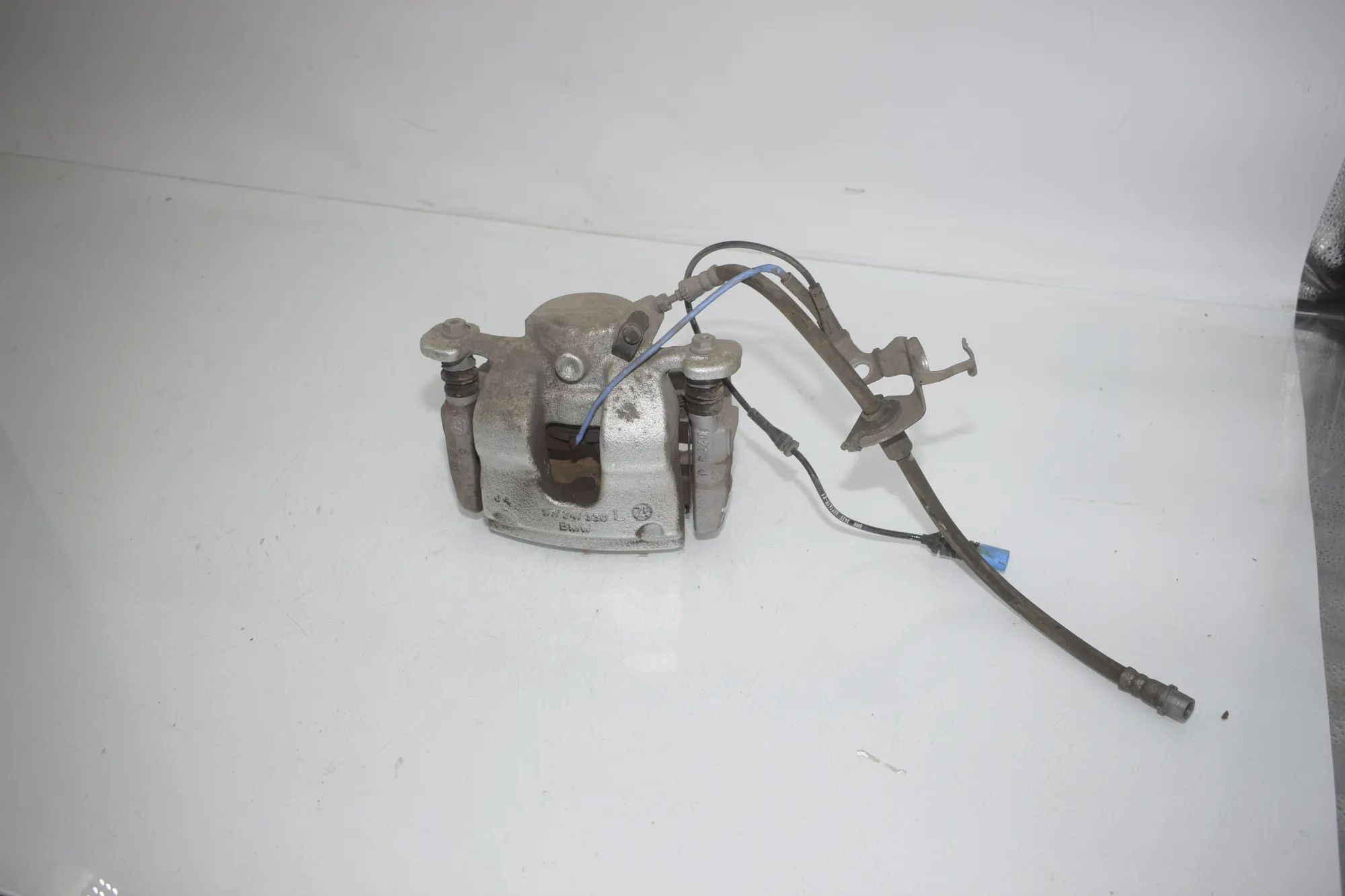 Front Left Brake Caliper – OEM 6891043 · BMW X1 (U11) (2022 - -) BMW X1 (U11) 2024