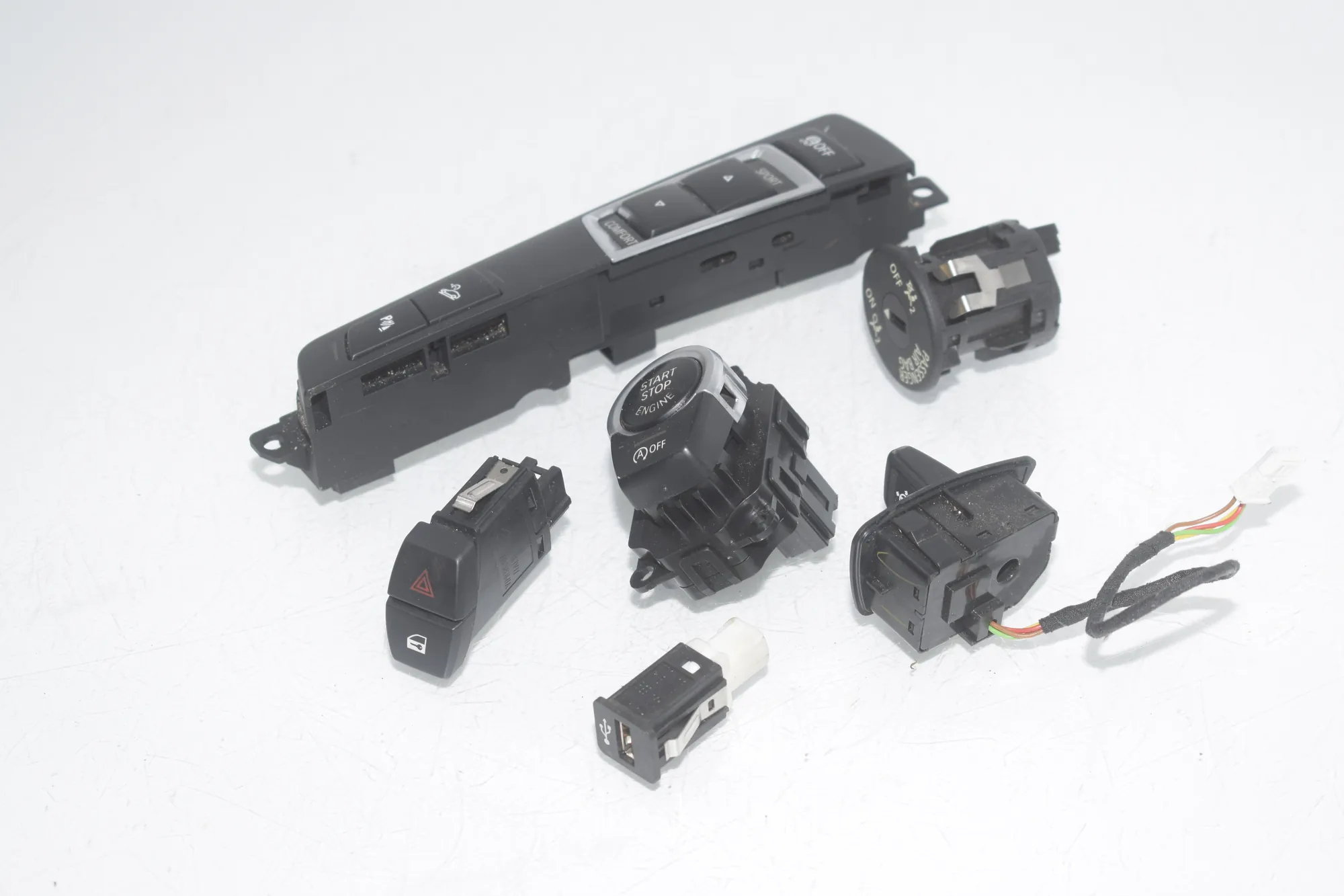 Switches – OEM 9202948 · BMW 5 Touring (F11) 530 d xDrive 2011 – 3