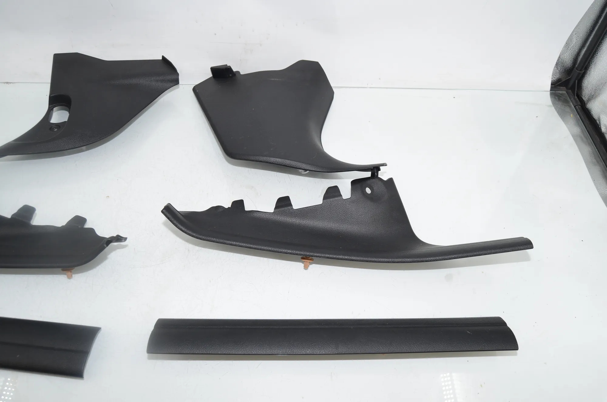 Front Right Interior Step Trim – OEM 7221915 · BMW 3 Touring (F31) 320 d 2012 – 3