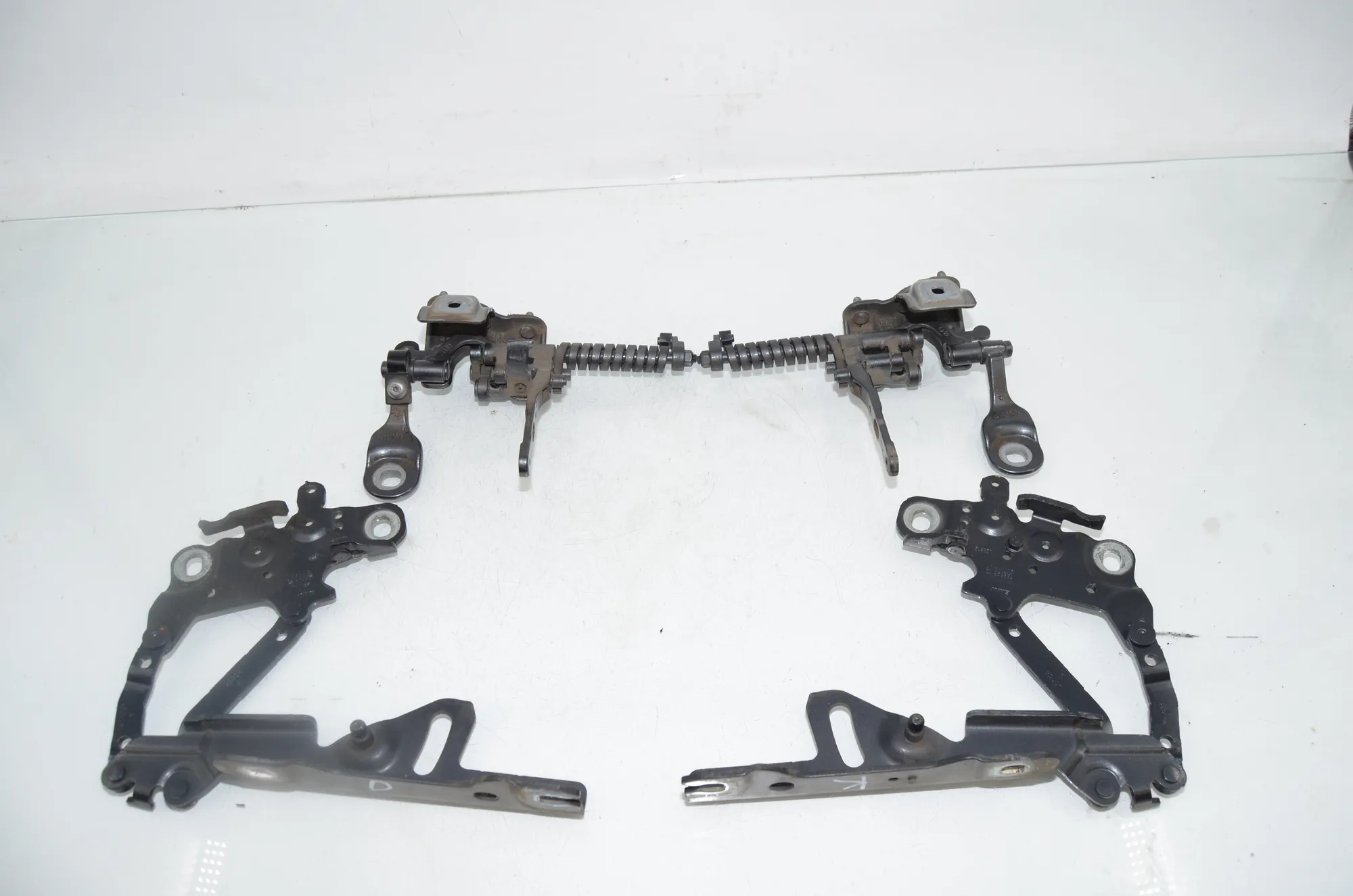 Bonnet Hood Hinge Set – OEM 7286343 · BMW 3 Touring (F31) 320 d 2012