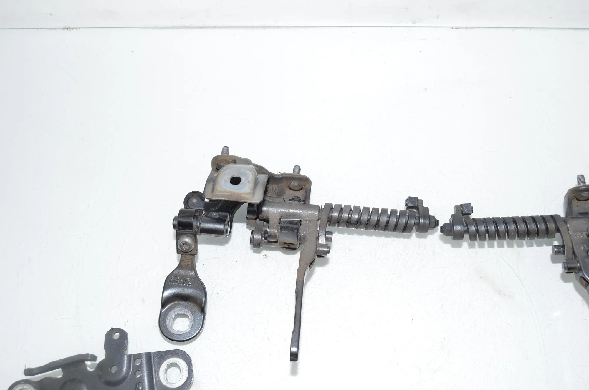 Bonnet Hood Hinge Set – OEM 7286343 · BMW 3 Touring (F31) 320 d 2012 – 5