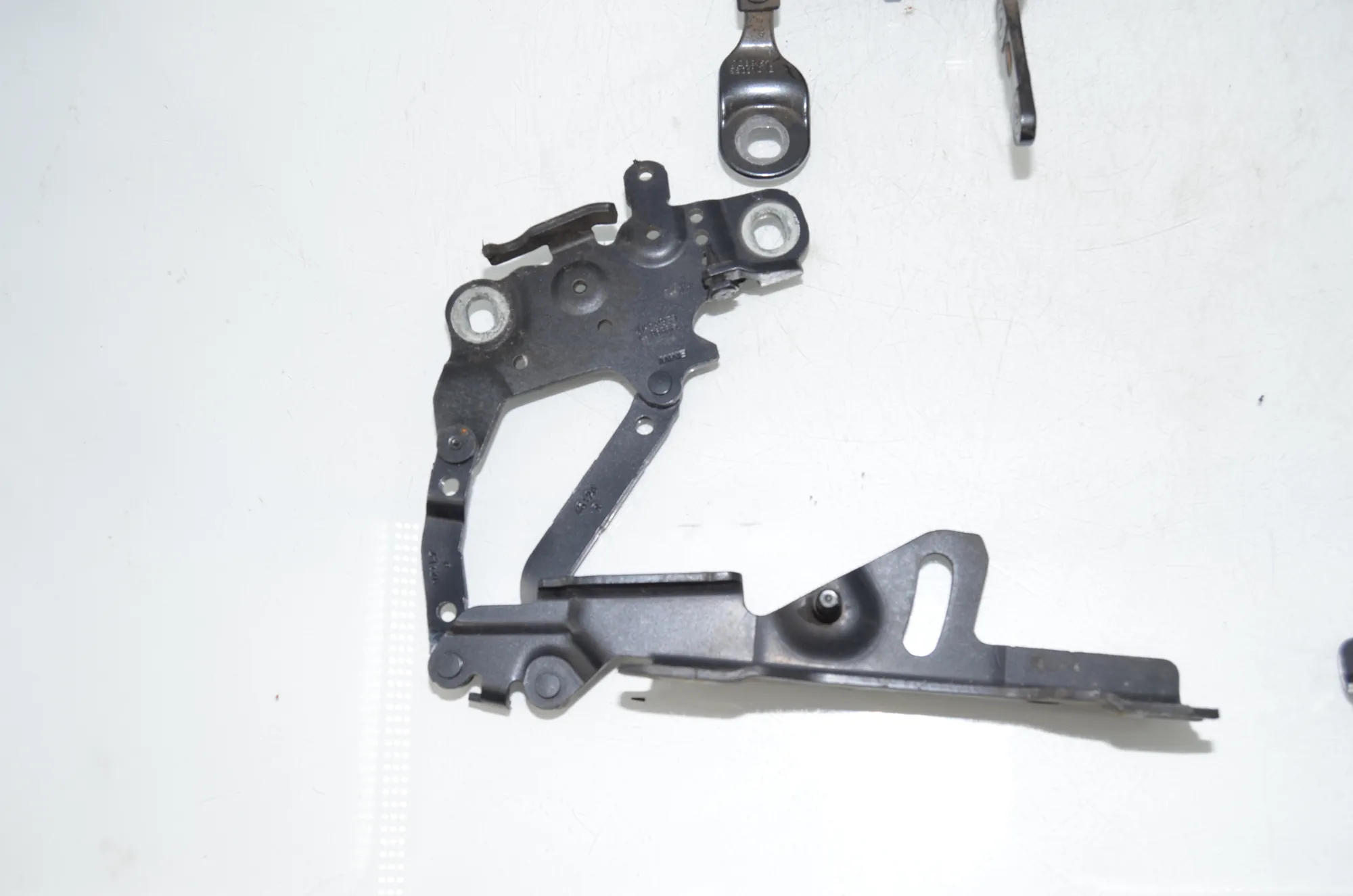 Bonnet Hood Hinge Set – OEM 7286343 · BMW 3 Touring (F31) 320 d 2012 – 2