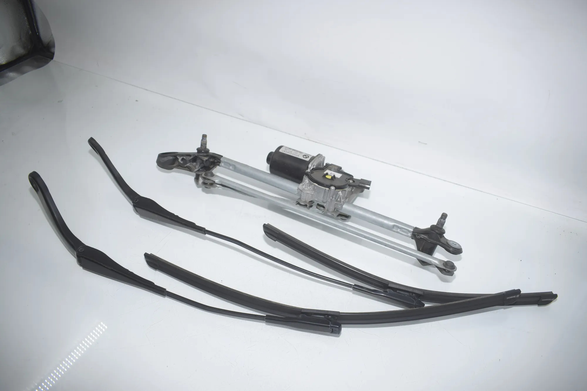 Front Windshield Wiper Mechanism – OEM 7260469 · BMW 3 Touring (F31) 320 d 2012 – 2