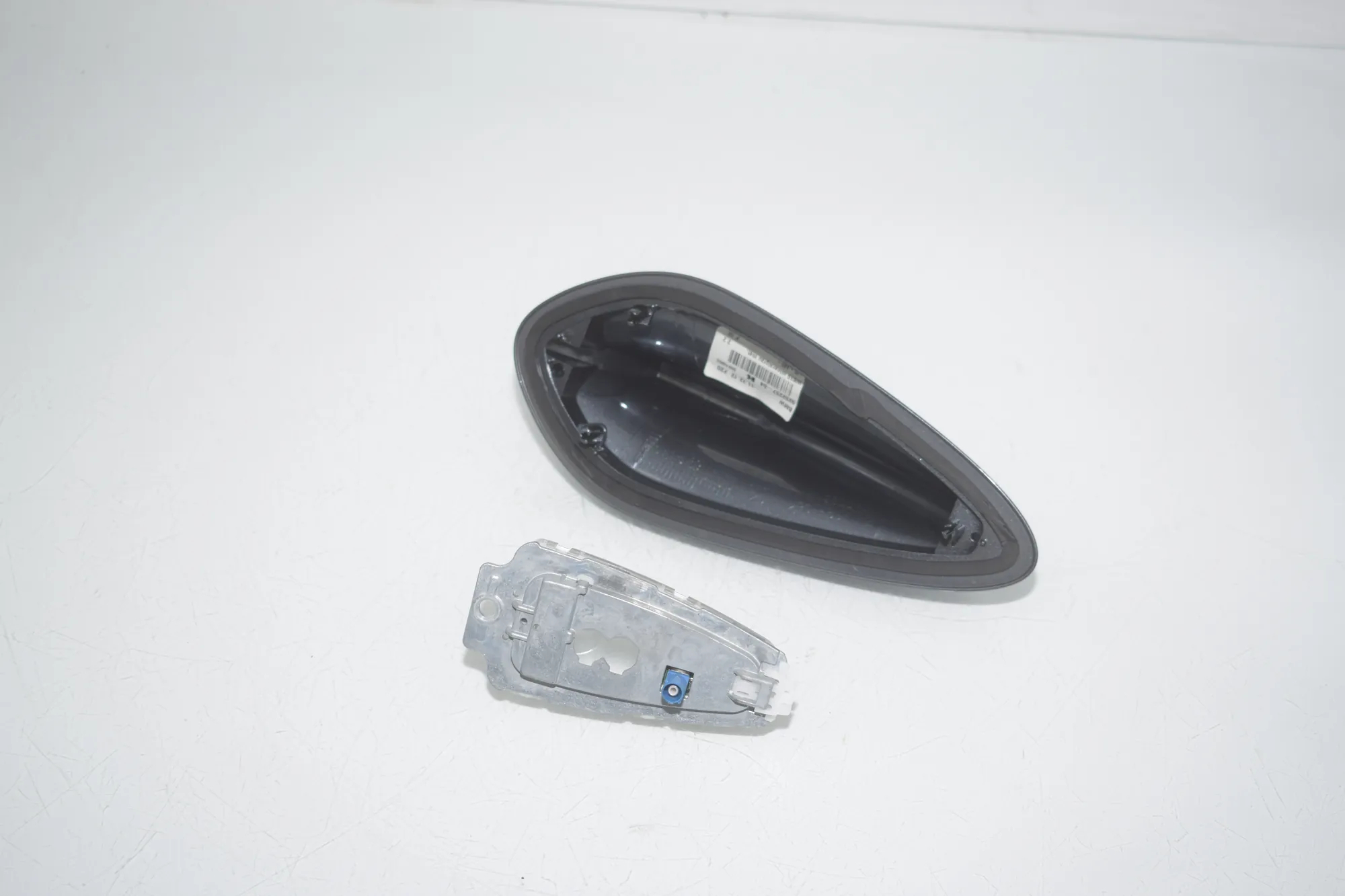 Antenna Trim – OEM 9226894 · BMW 3 Touring (F31) 320 d 2012 – 2