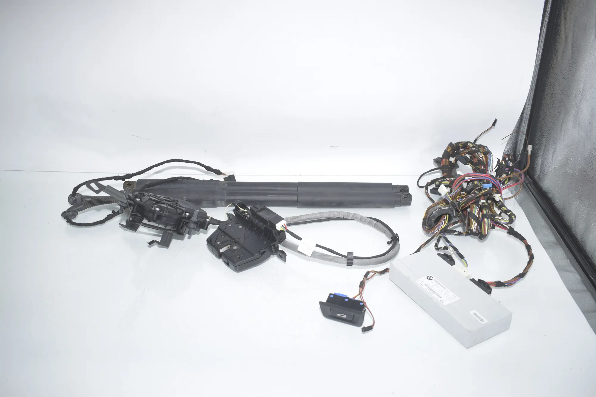 Electric Tailgate Opening Kit – OEM 9275119 · BMW 3 Touring (F31) 320 d 2012