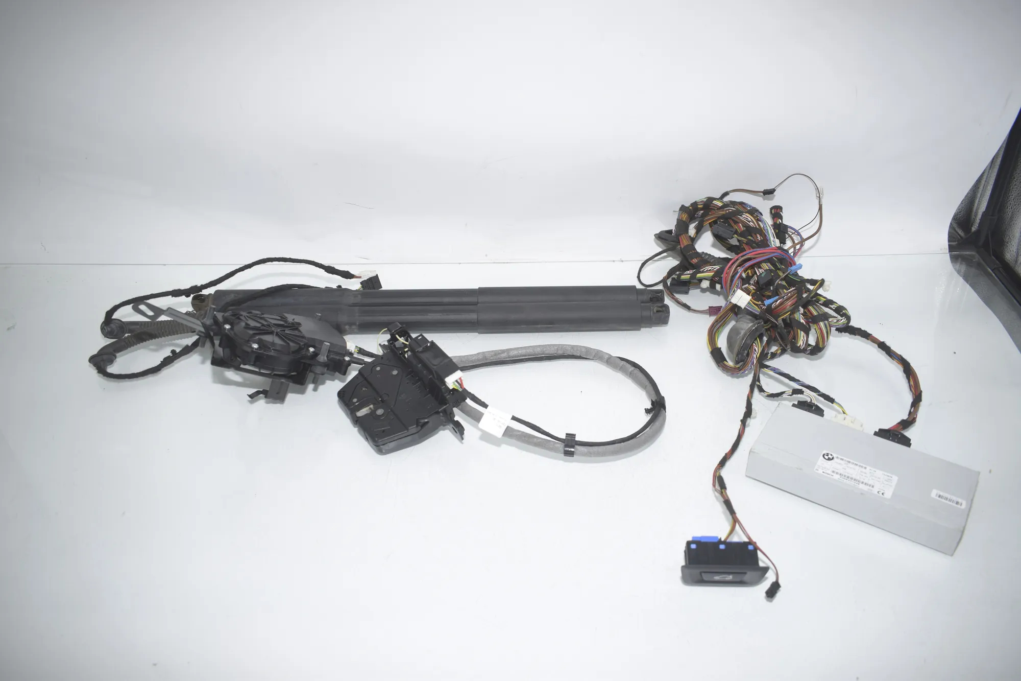 Electric Tailgate Opening Kit – OEM 9275119 · BMW 3 Touring (F31) 320 d 2012 – 3
