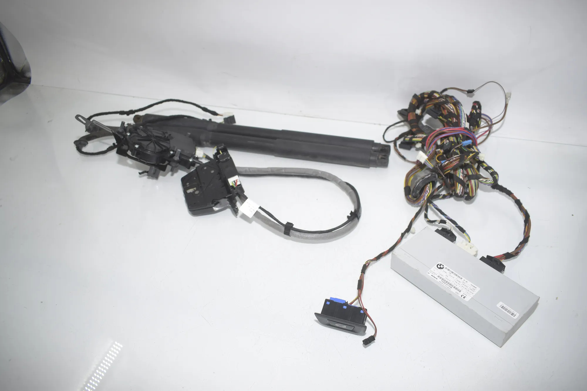 Electric Tailgate Opening Kit – OEM 9275119 · BMW 3 Touring (F31) 320 d 2012 – 4