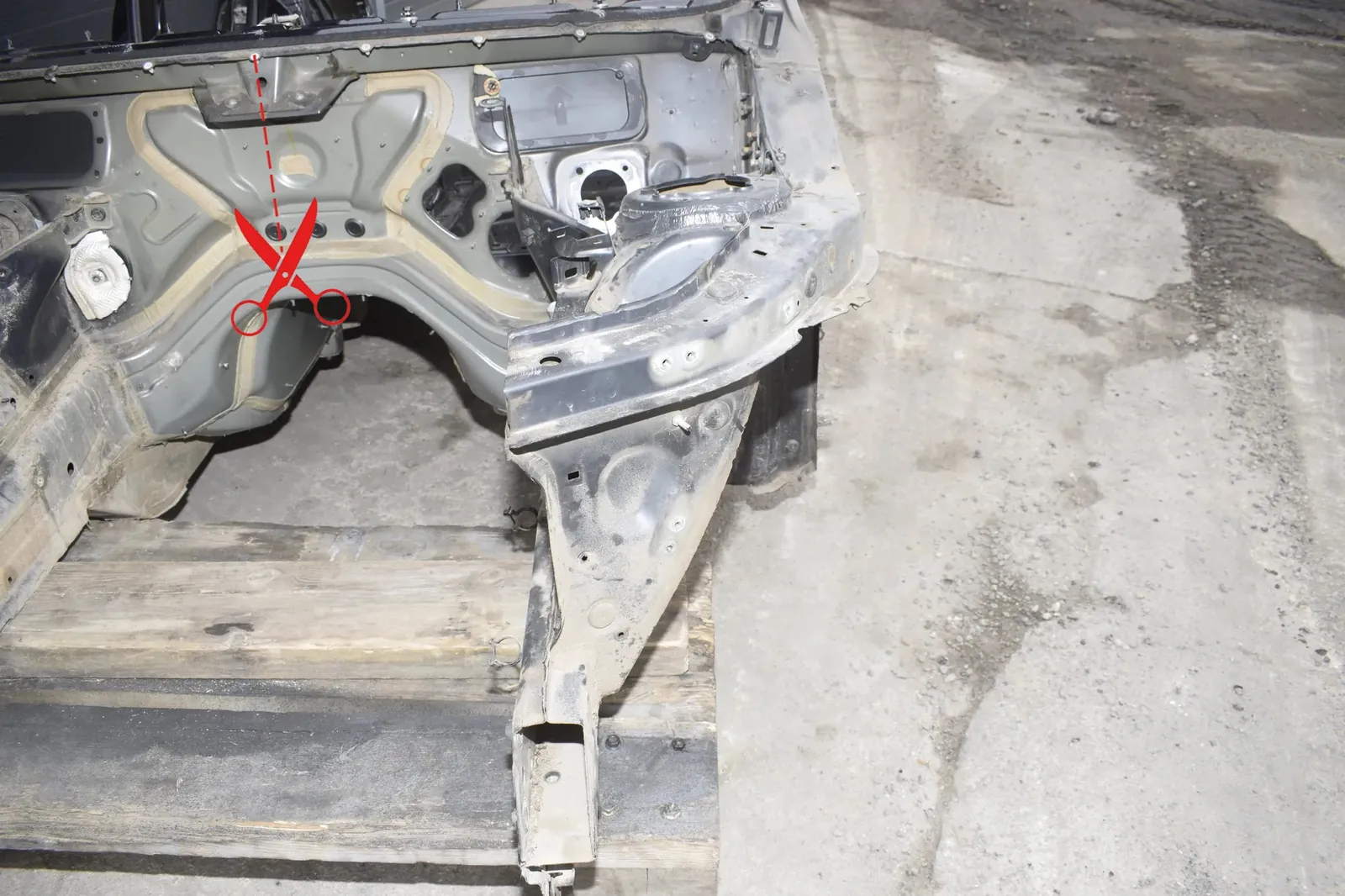 Front Left Quarter Panel · BMW X3 (F25) xDrive 20 d 2012