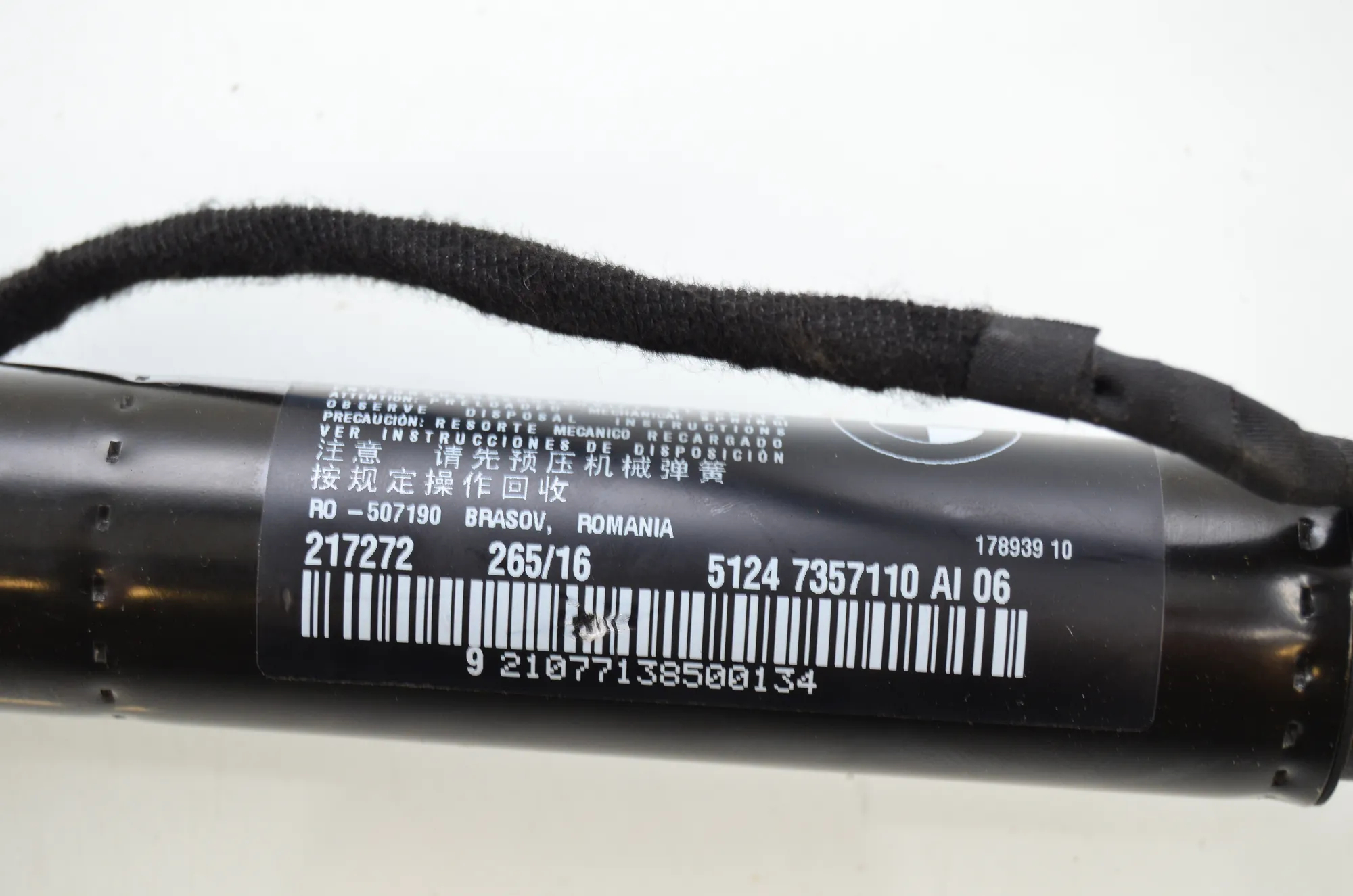 Right Side Tailgate Gas Strut – OEM 7357110 · BMW 7 (G11, G12) 750 d, Ld xDrive 2016 – 3