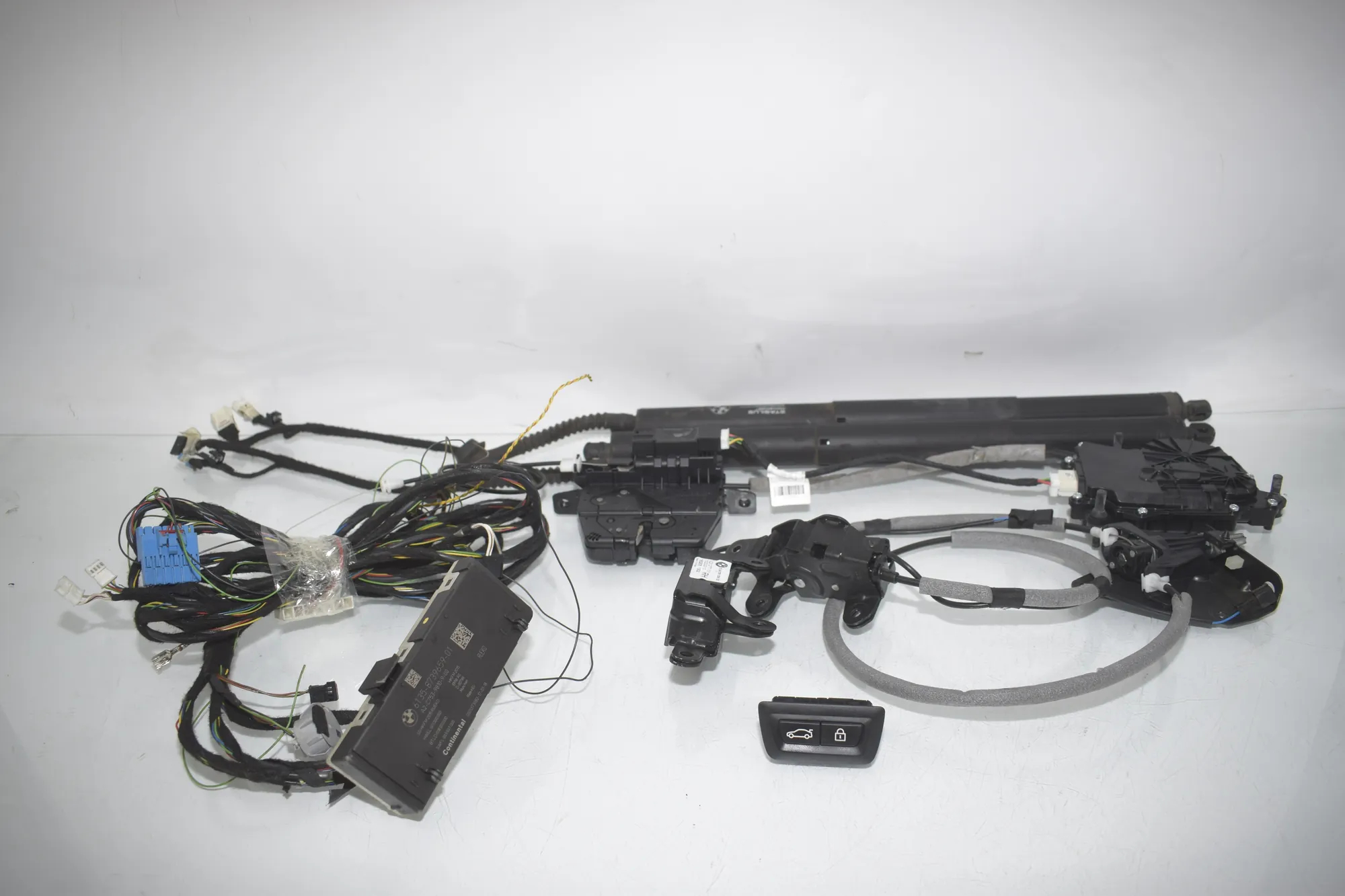 Electric Tailgate Opening Kit – OEM 8739659 · BMW X5 (F15, F85) M 2018 – 4