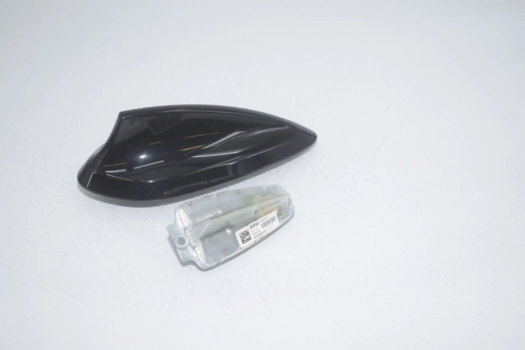 Antenna Trim – OEM 9240968 · BMW 3 (F30, F80) 320 i 2012