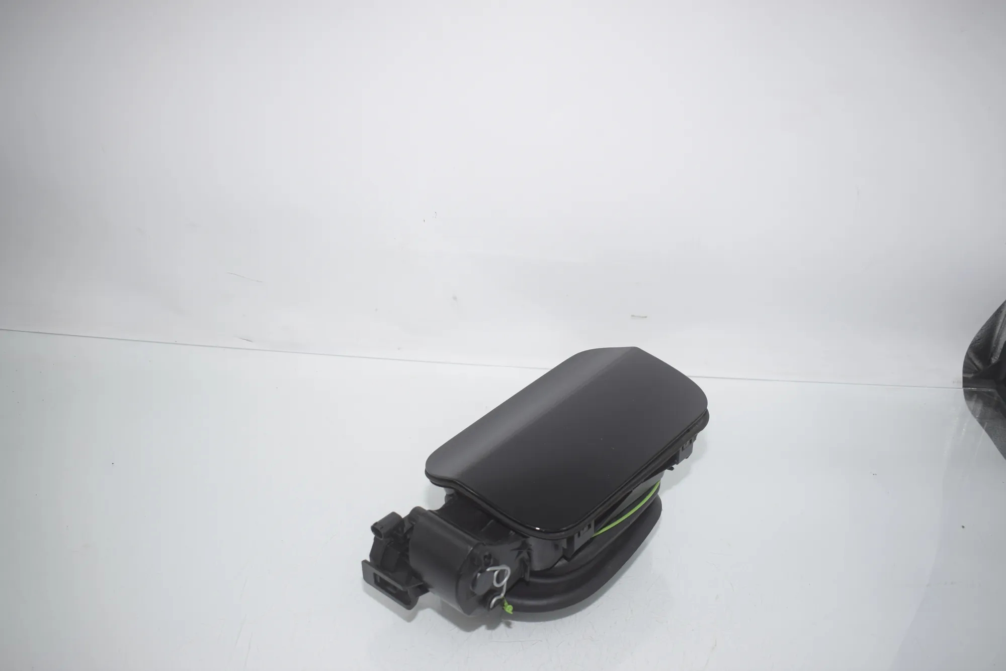 Fuel Tank Flap Cap – OEM 7238100 · BMW 3 (F30, F80) 320 i 2012 – 2