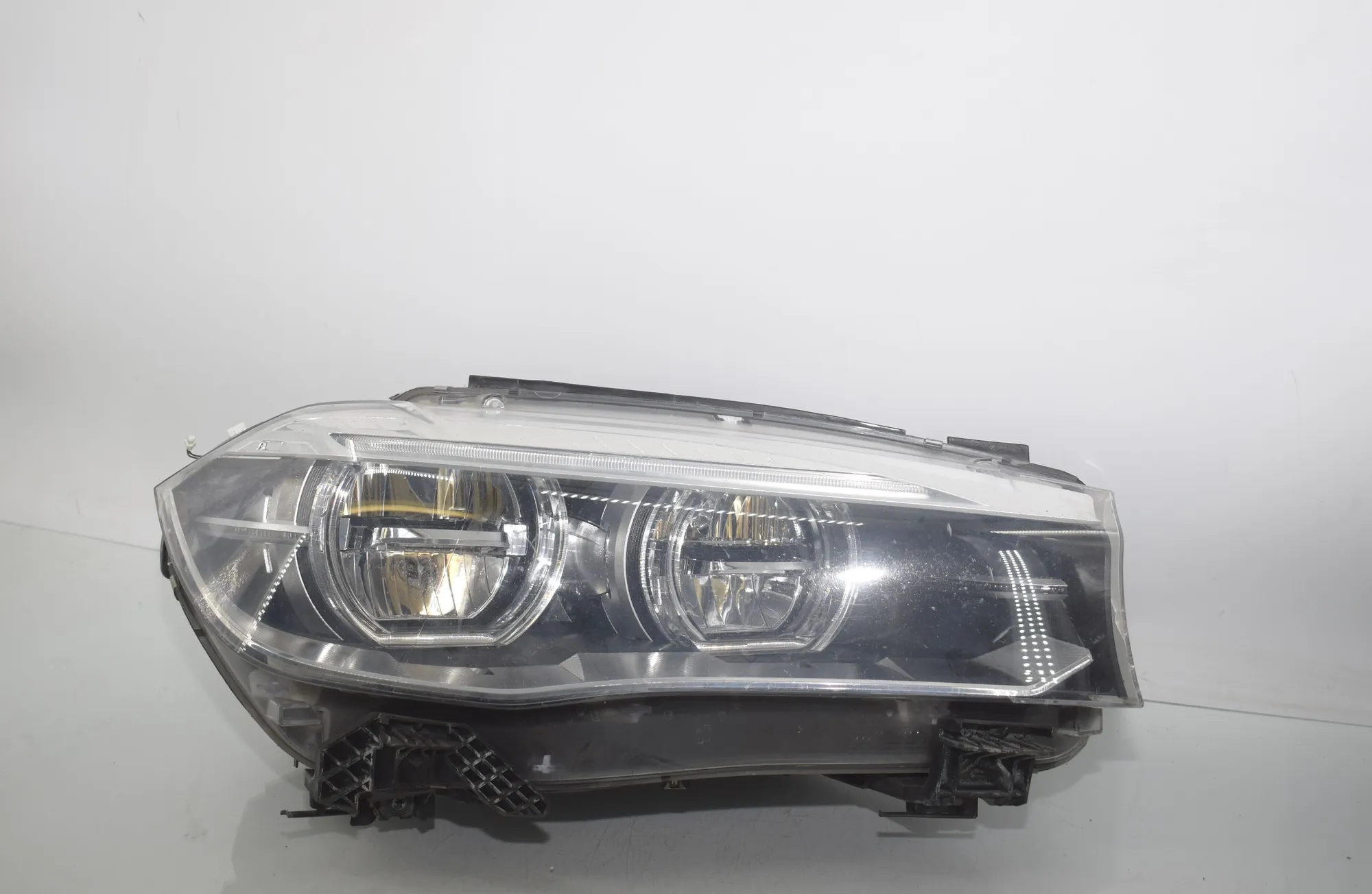 Front Right Headlight – OEM 8738678 · BMW X5 (F15, F85) M 2018 – 3