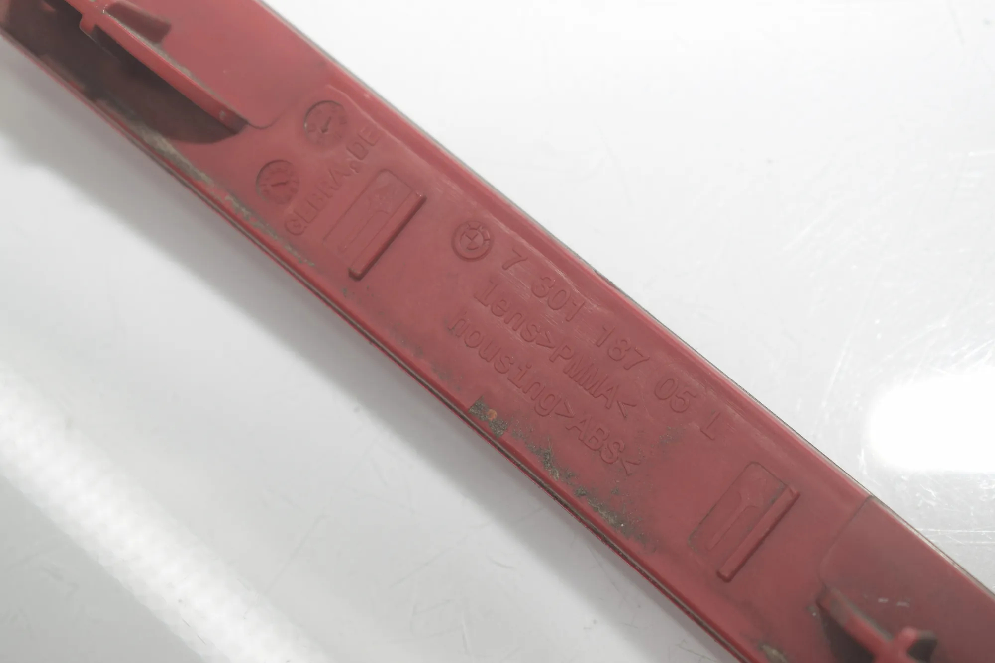 Rear Left Bumper Reflector – OEM 7301187 · BMW 3 (F30, F80) 320 i 2012 – 4