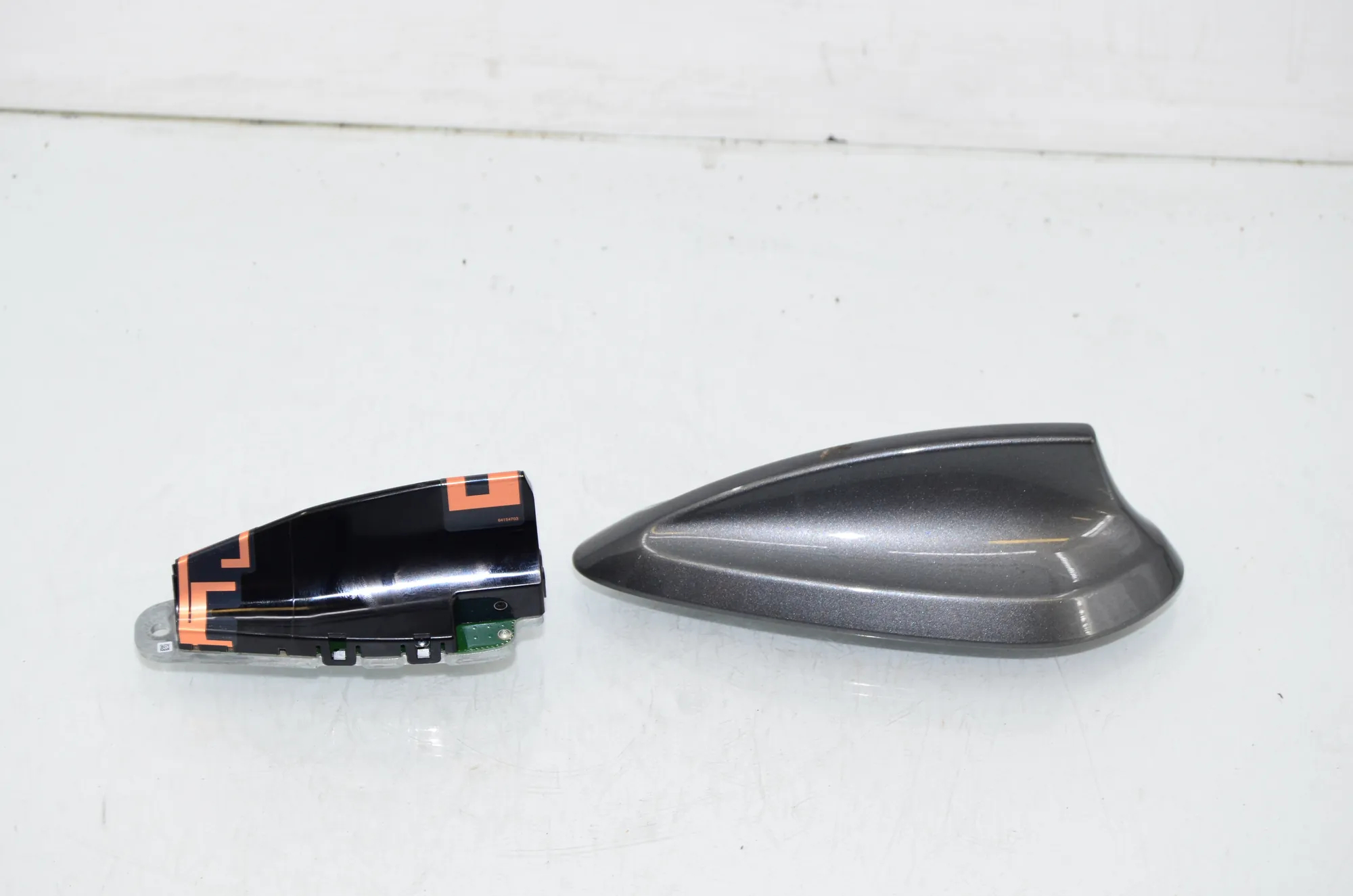 Antenna – OEM 9303037 · BMW 7 (G11, G12) 750 d, Ld xDrive 2016 – 2