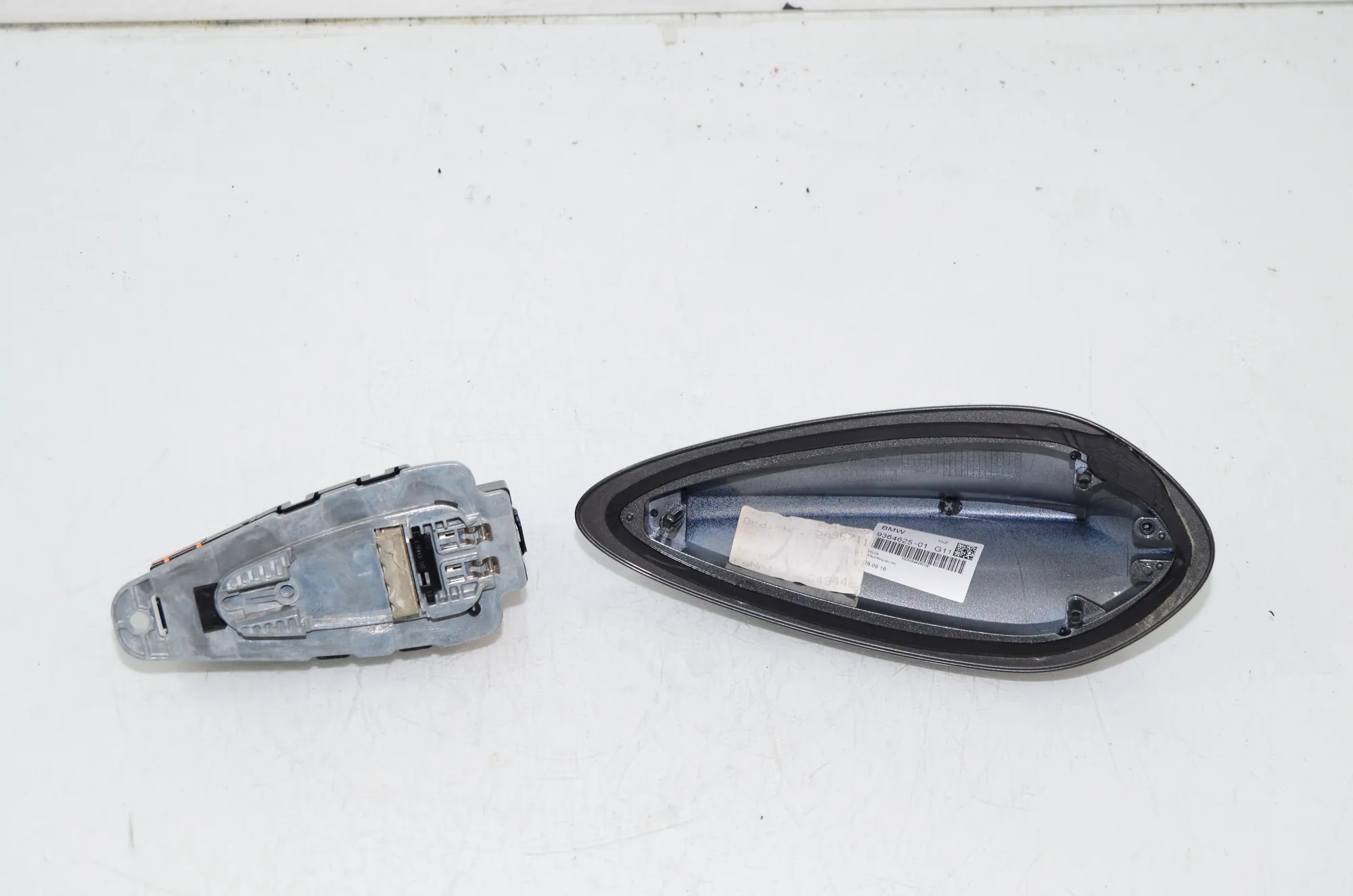 Antenna – OEM 9303037 · BMW 7 (G11, G12) 750 d, Ld xDrive 2016 – 3