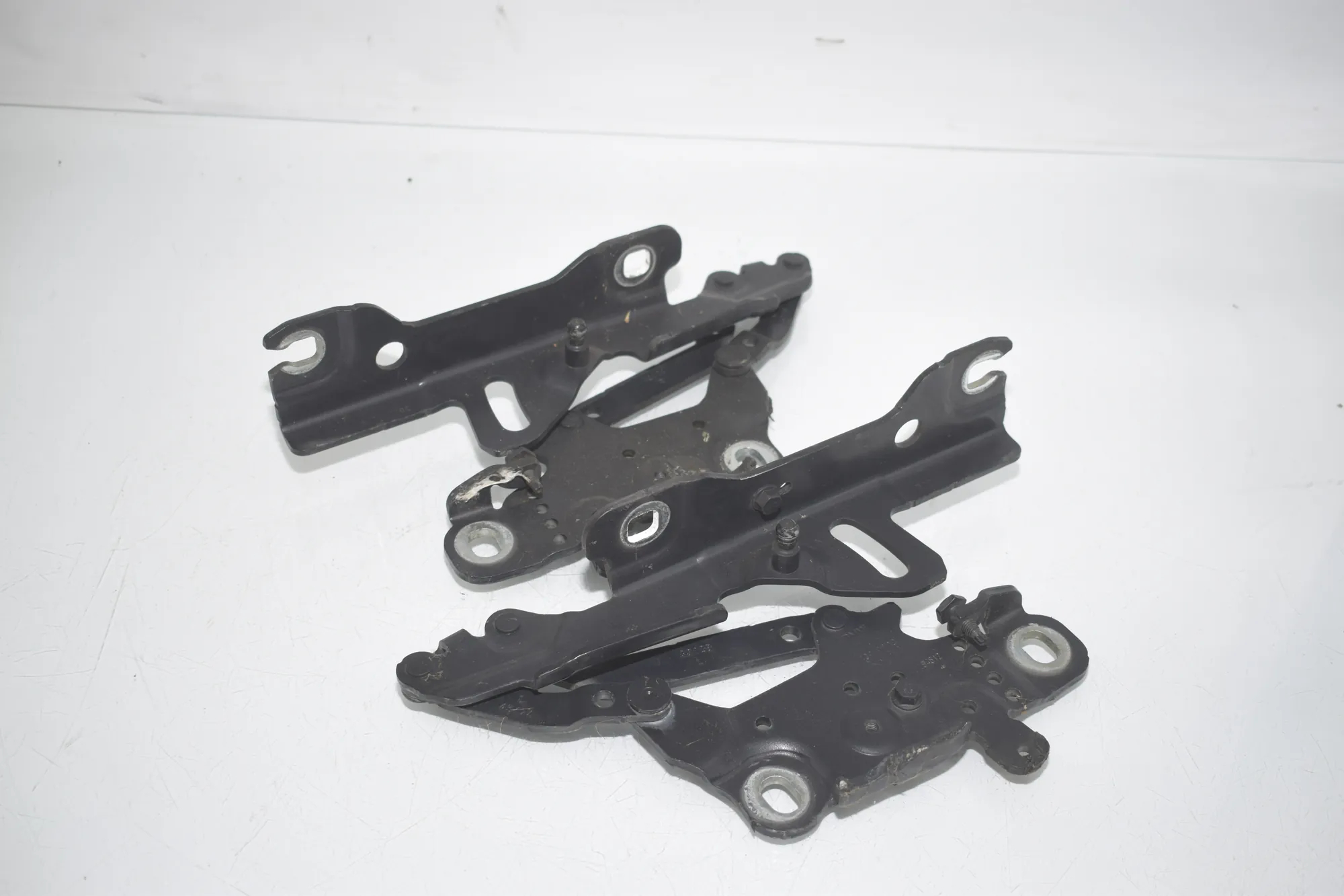 Bonnet Hood Hinge Set – OEM 7336700 · BMW 3 (F30, F80) 320 i 2012 – 2