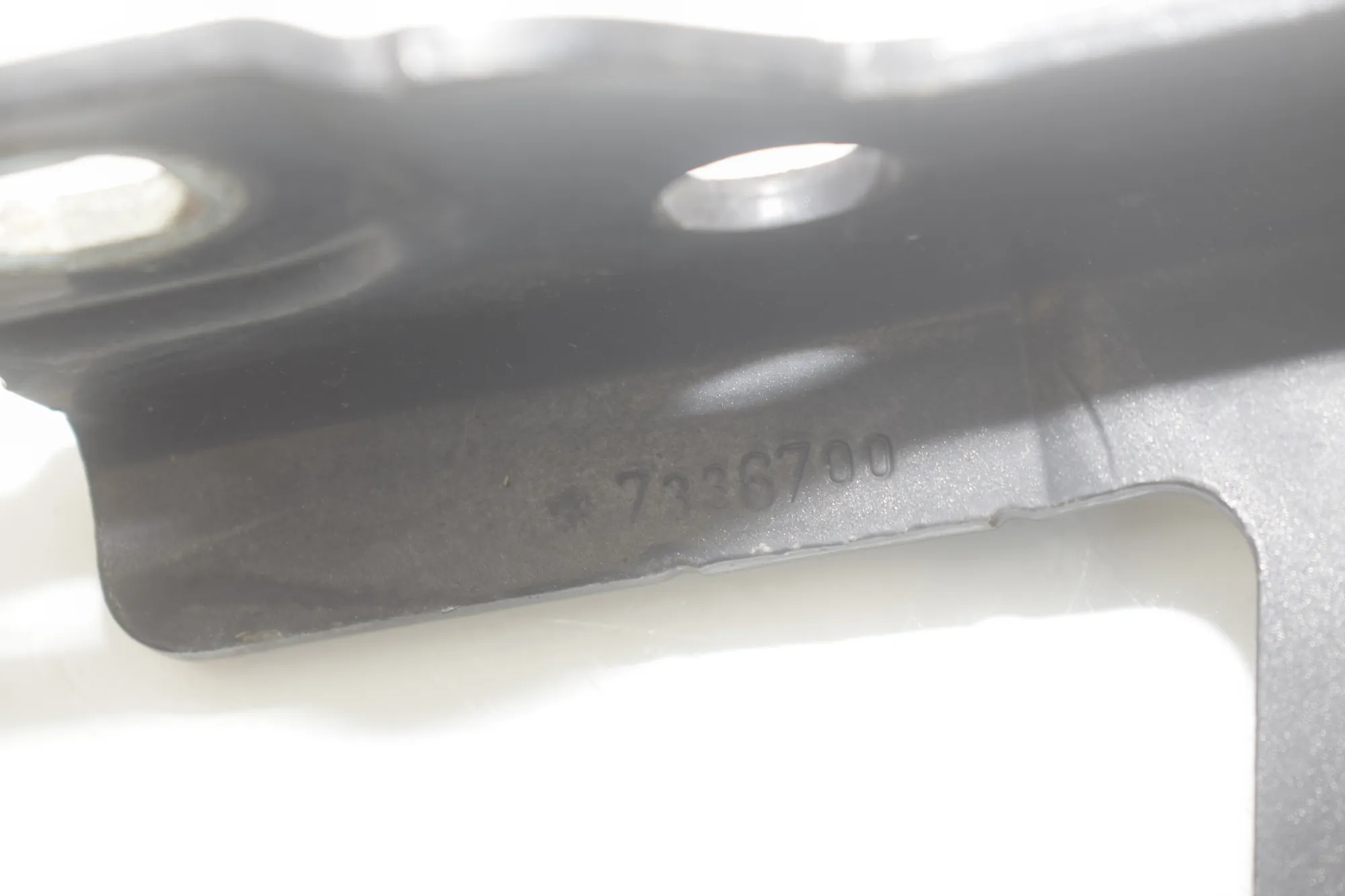 Bonnet Hood Hinge Set – OEM 7336700 · BMW 3 (F30, F80) 320 i 2012 – 4
