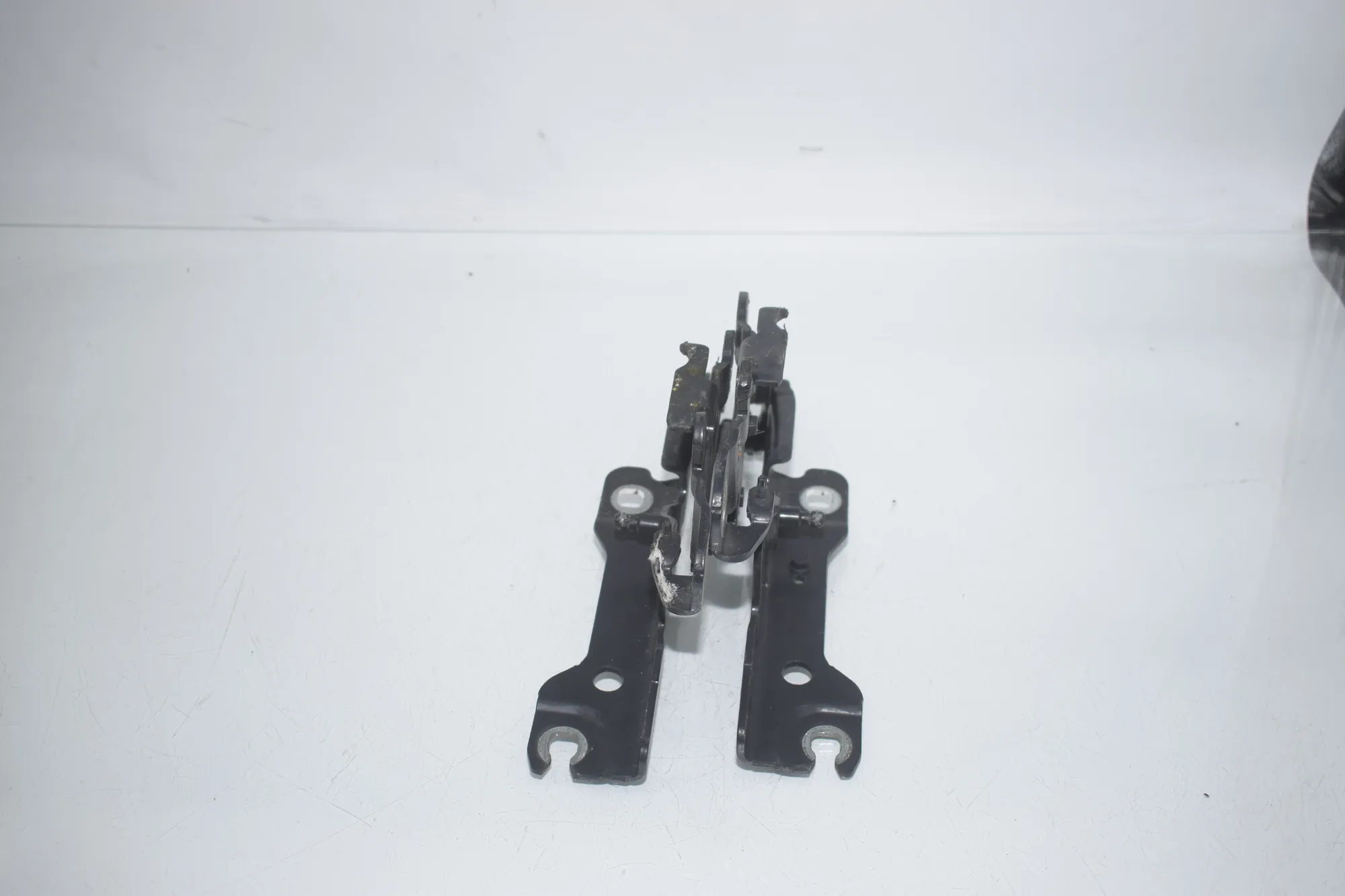 Bonnet Hood Hinge Set – OEM 7336700 · BMW 3 (F30, F80) 320 i 2012 – 3