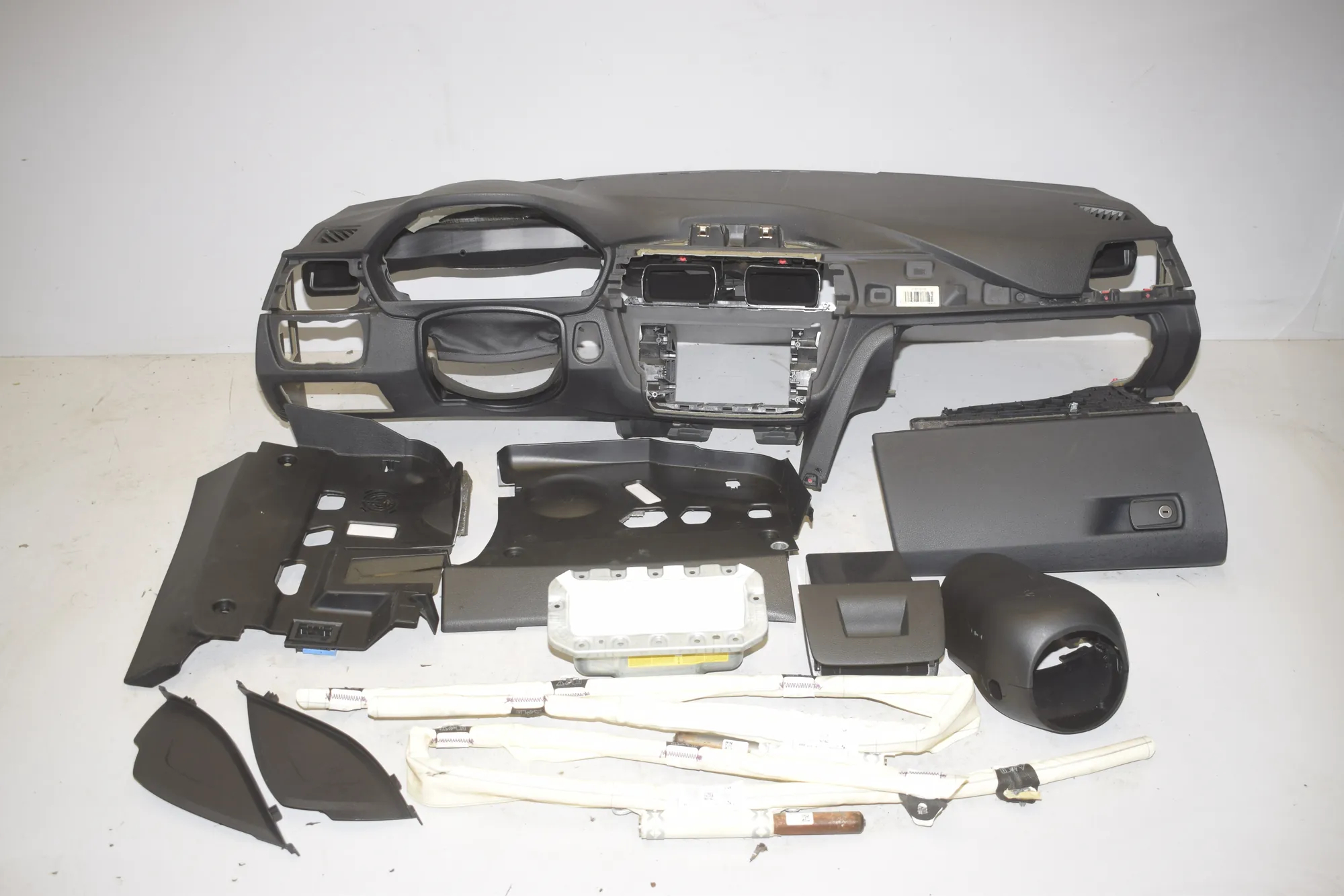 Dashboard – OEM 9247992 · BMW 3 (F30, F80) 320 i 2012 – 2