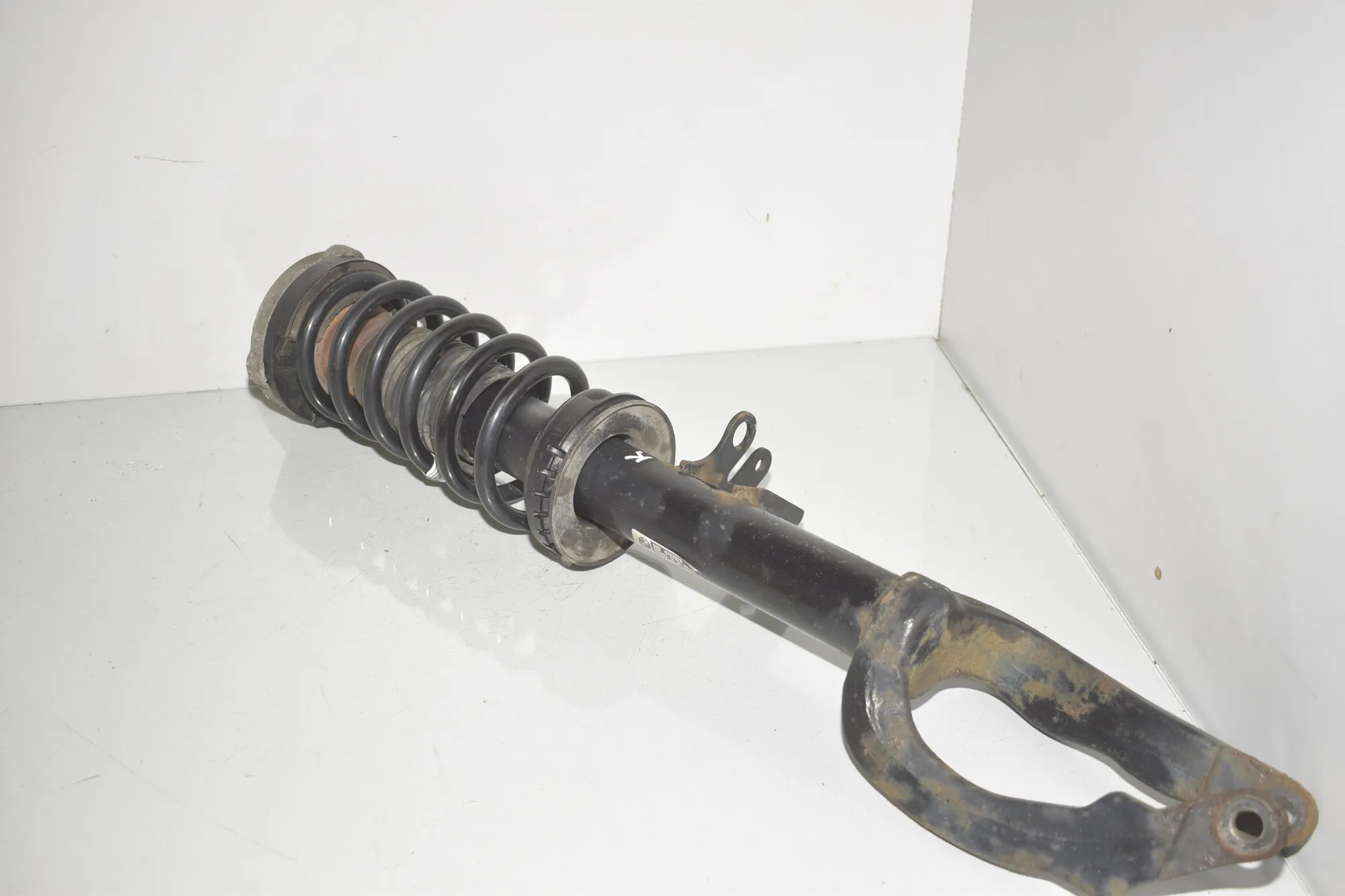 Front Right Shock Absorber – OEM 6783976 · BMW 5 Touring (F11) 530 d xDrive 2013 – 3