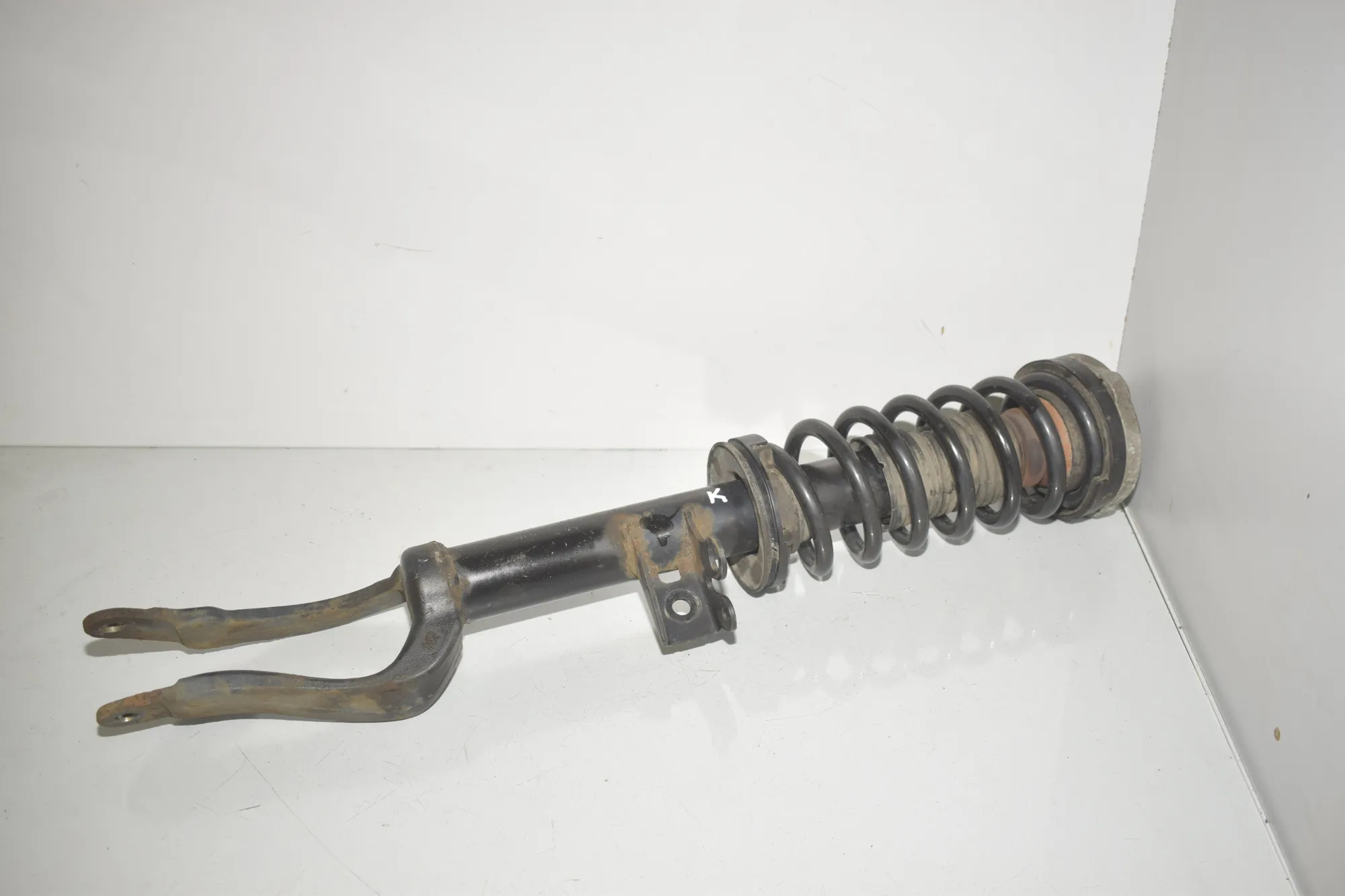 Front Right Shock Absorber – OEM 6783976 · BMW 5 Touring (F11) 530 d xDrive 2013 – 2