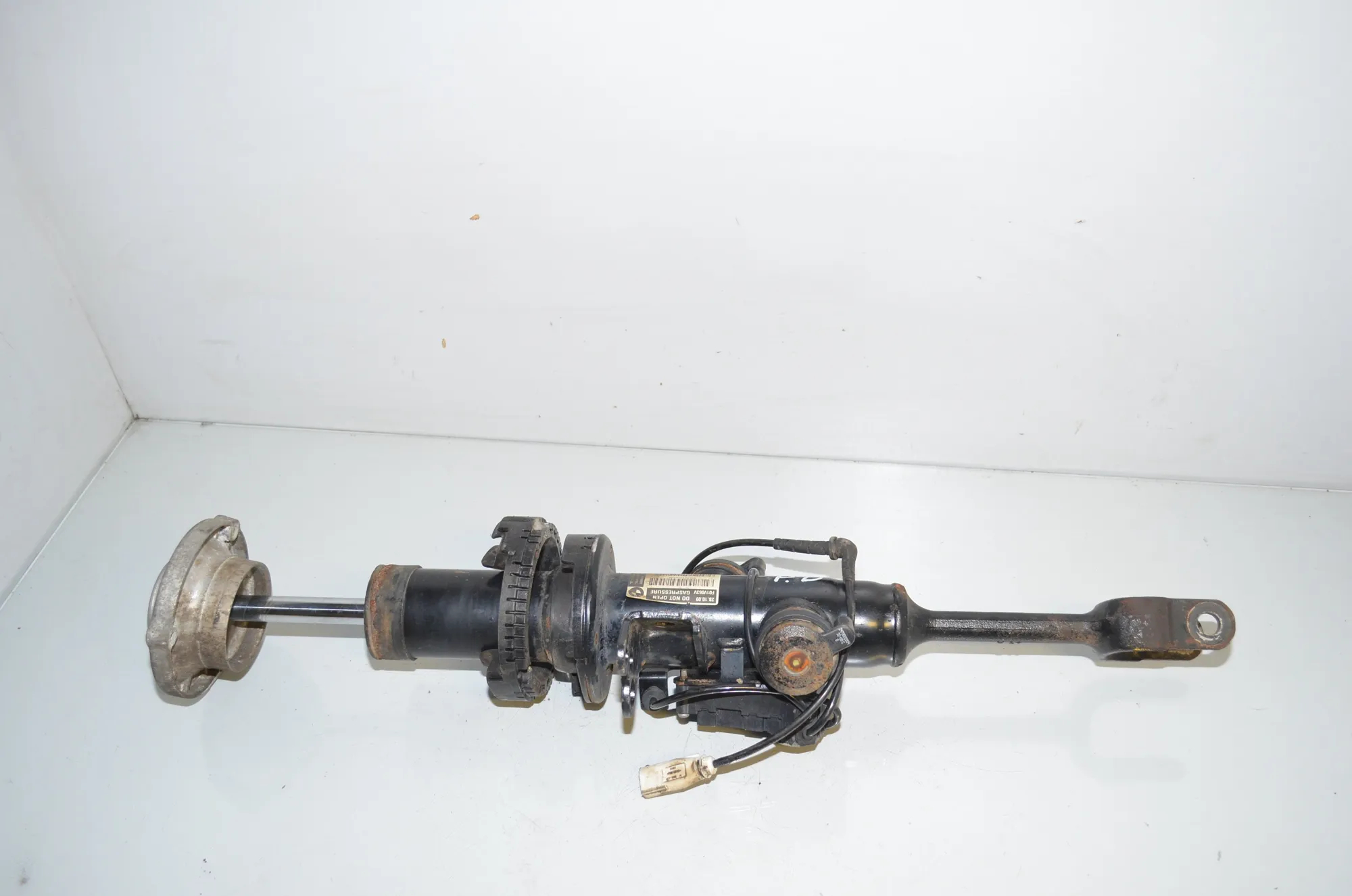 Front Right Shock Absorber – OEM 6794136 · BMW 7 (F01, F02) 730 d 2009 – 3