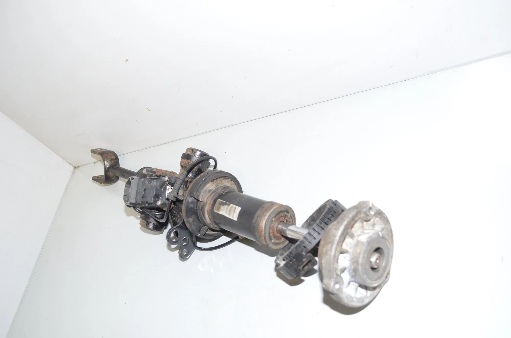 Front Right Shock Absorber – OEM 6794136 · BMW 7 (F01, F02) 730 d 2009 – 2