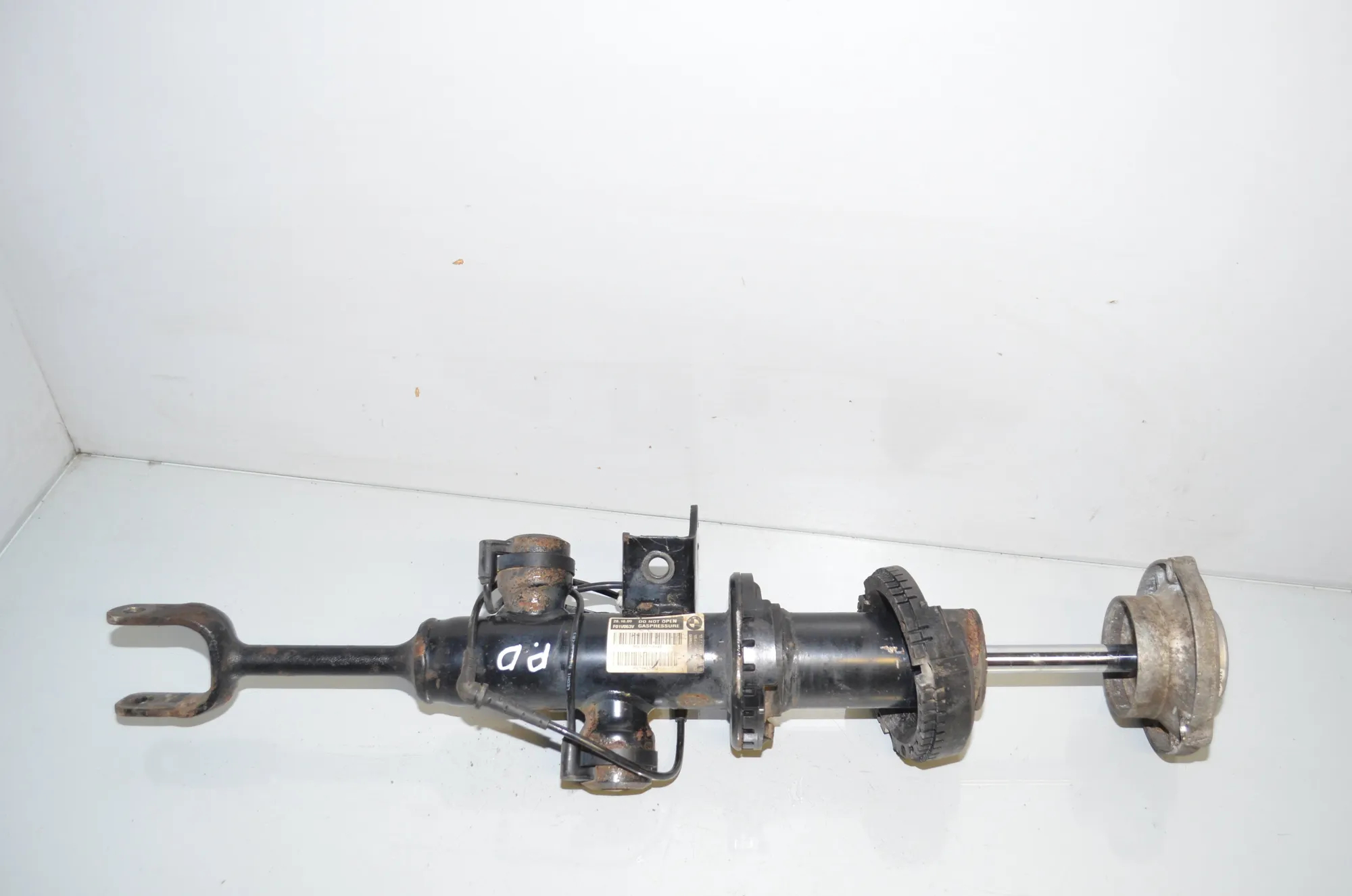 Front Right Shock Absorber – OEM 6794136 · BMW 7 (F01, F02) 730 d 2009 – 5