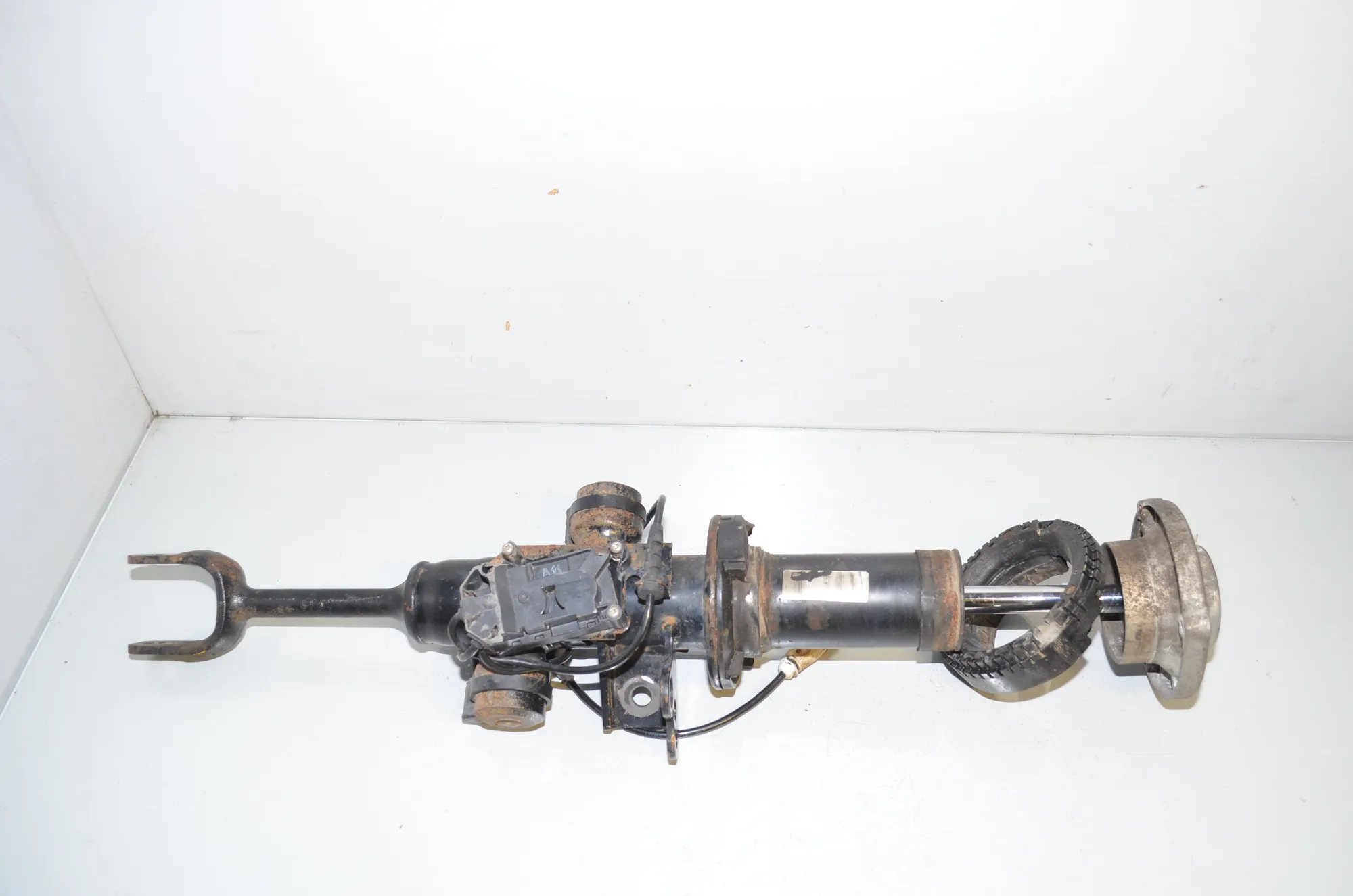 Front Right Shock Absorber – OEM 6794136 · BMW 7 (F01, F02) 730 d 2009