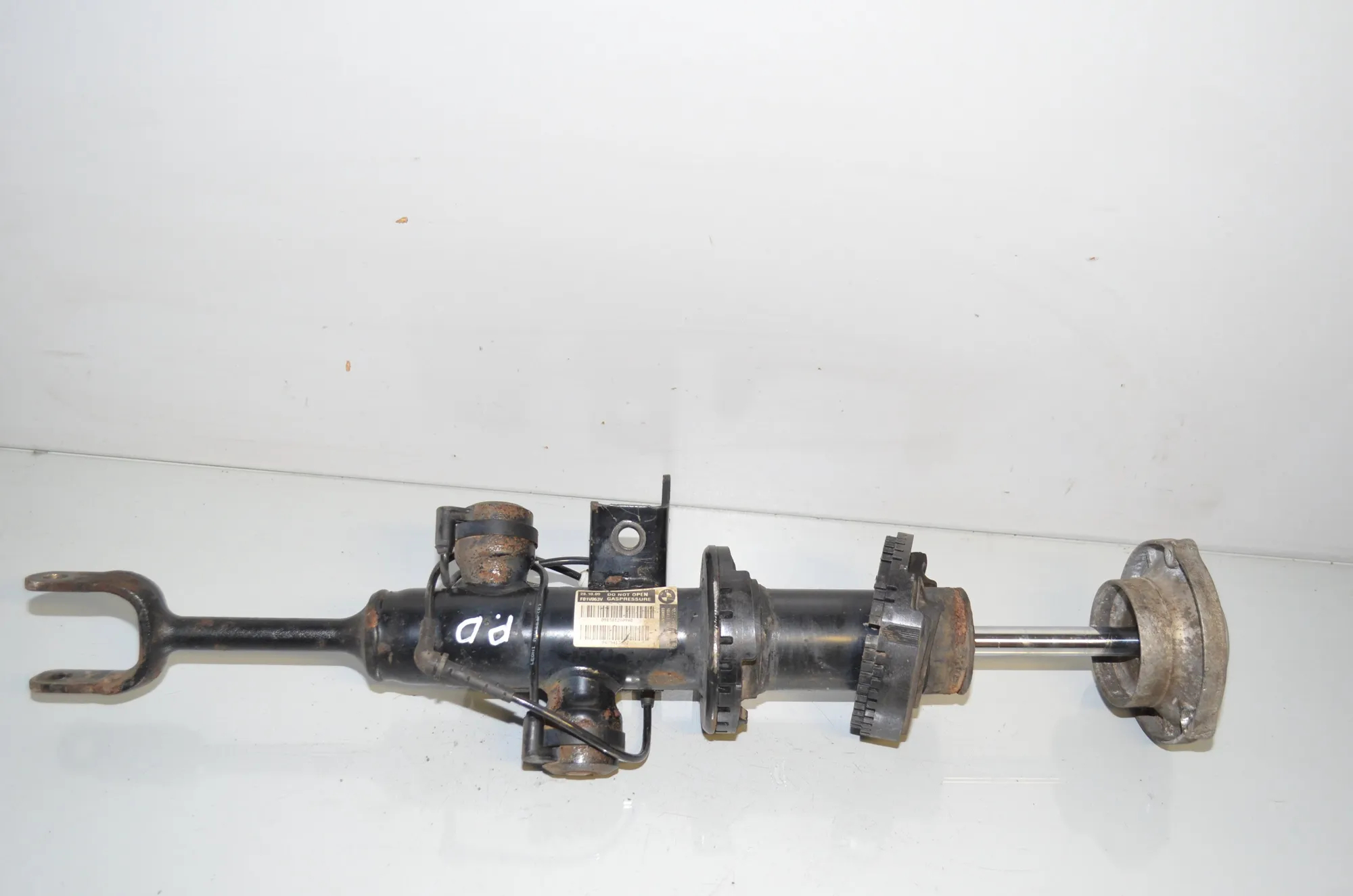 Front Right Shock Absorber – OEM 6794136 · BMW 7 (F01, F02) 730 d 2009 – 4