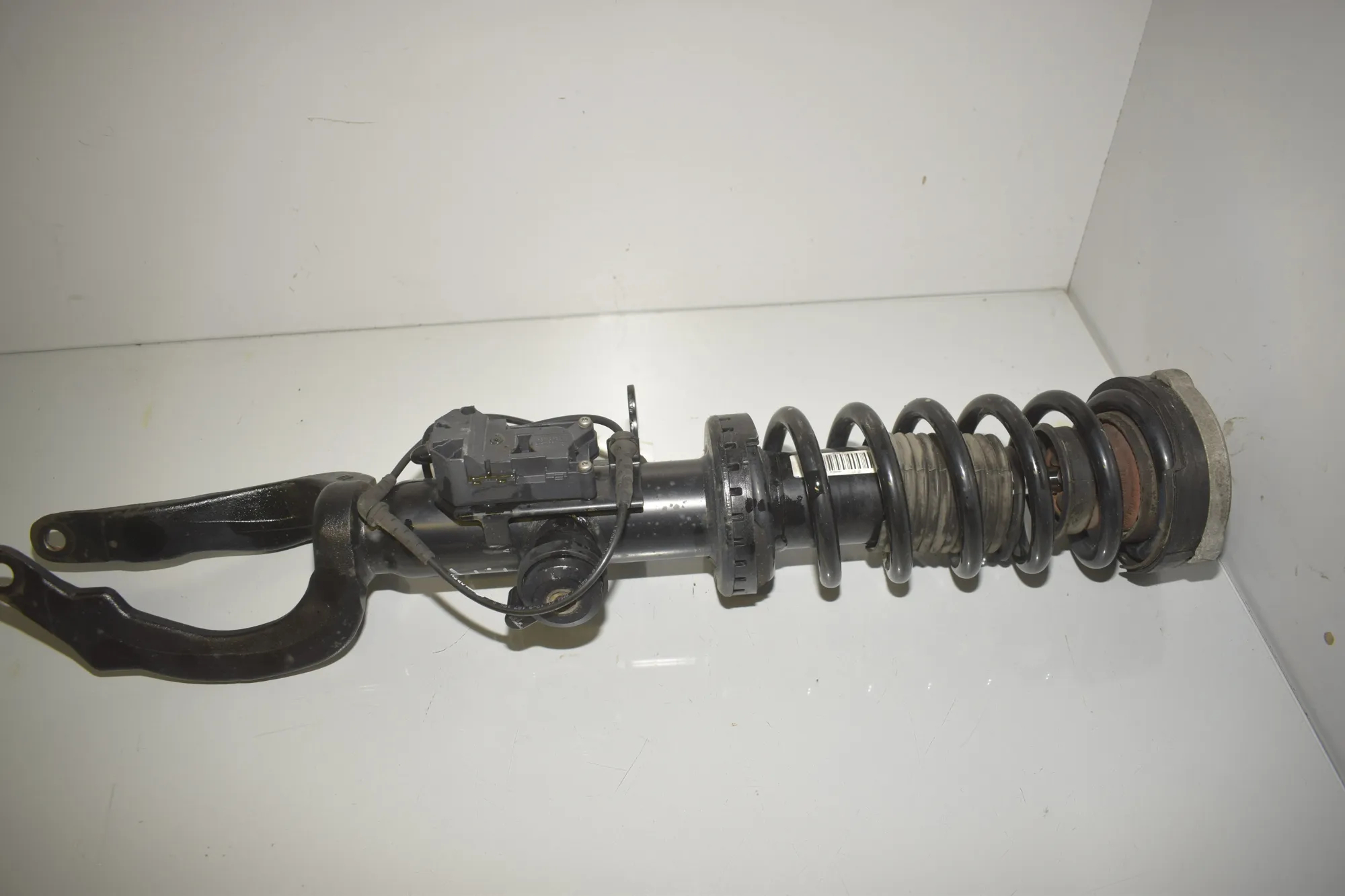 Front Left Shock Absorber – OEM 6856983 · BMW 5 Touring (F11) M 550 d xDrive 2014 – 2