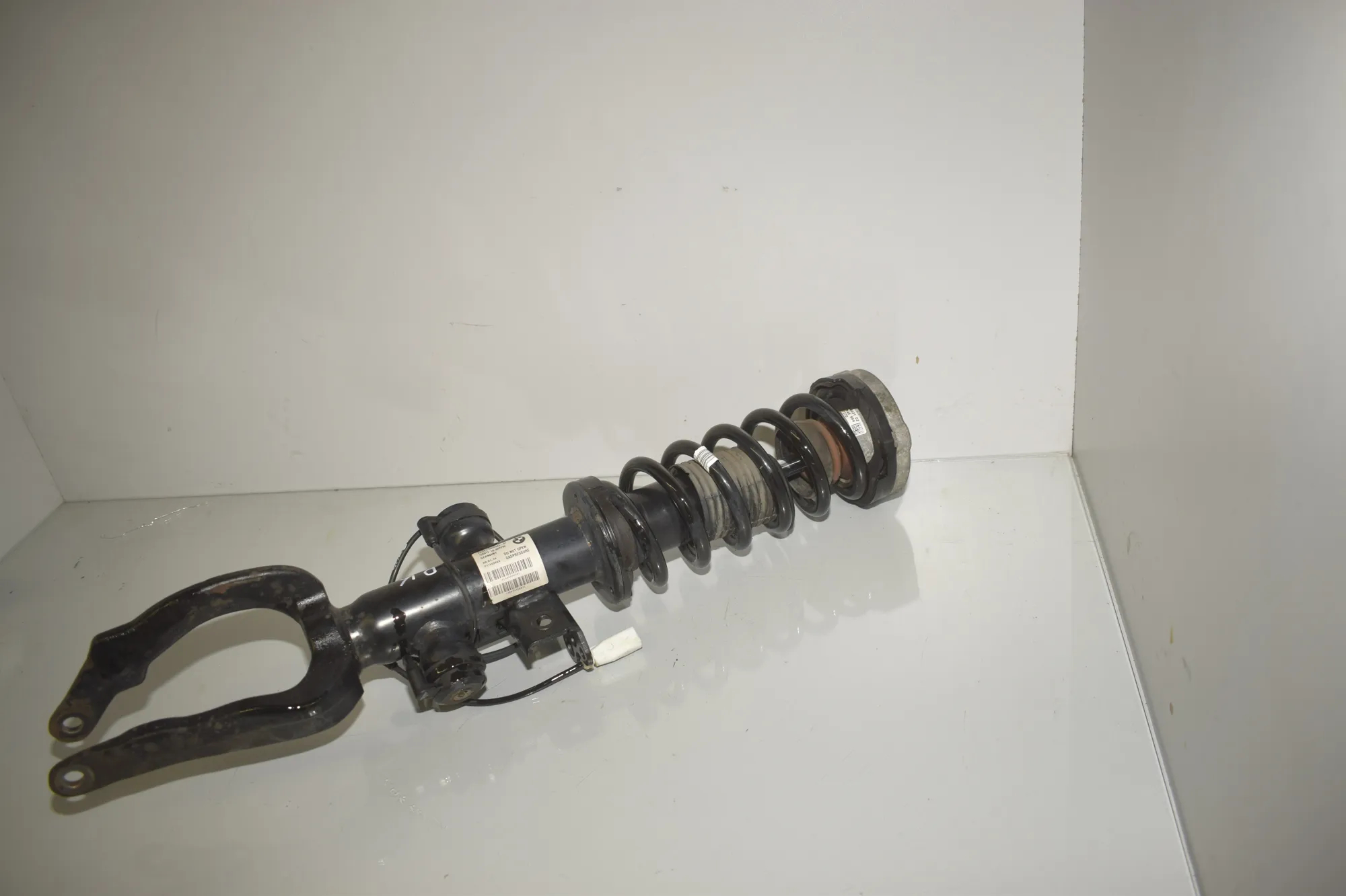 Front Left Shock Absorber – OEM 6856983 · BMW 5 Touring (F11) M 550 d xDrive 2014 – 4