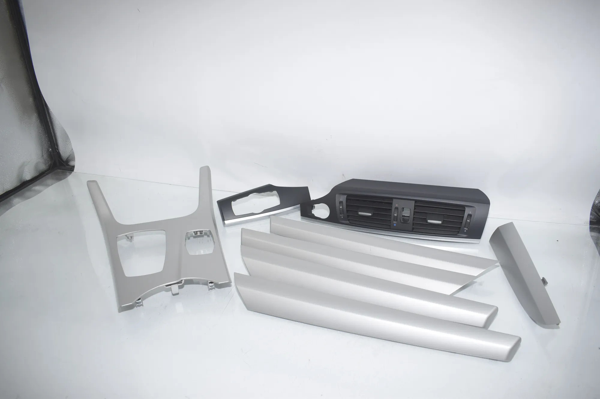 Interior Trim Strips Kit – OEM 9184481 · BMW X3 (F25) BMW X3 (F25) xDrive 20 d 2011 – 2