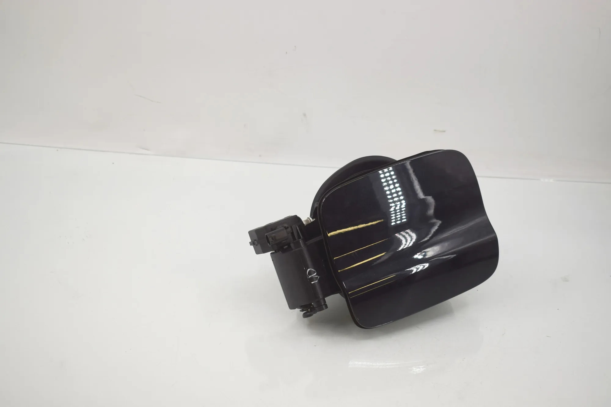 Fuel Tank Flap Cap – OEM 7297904 · BMW X5 (F15, F85) M 2018