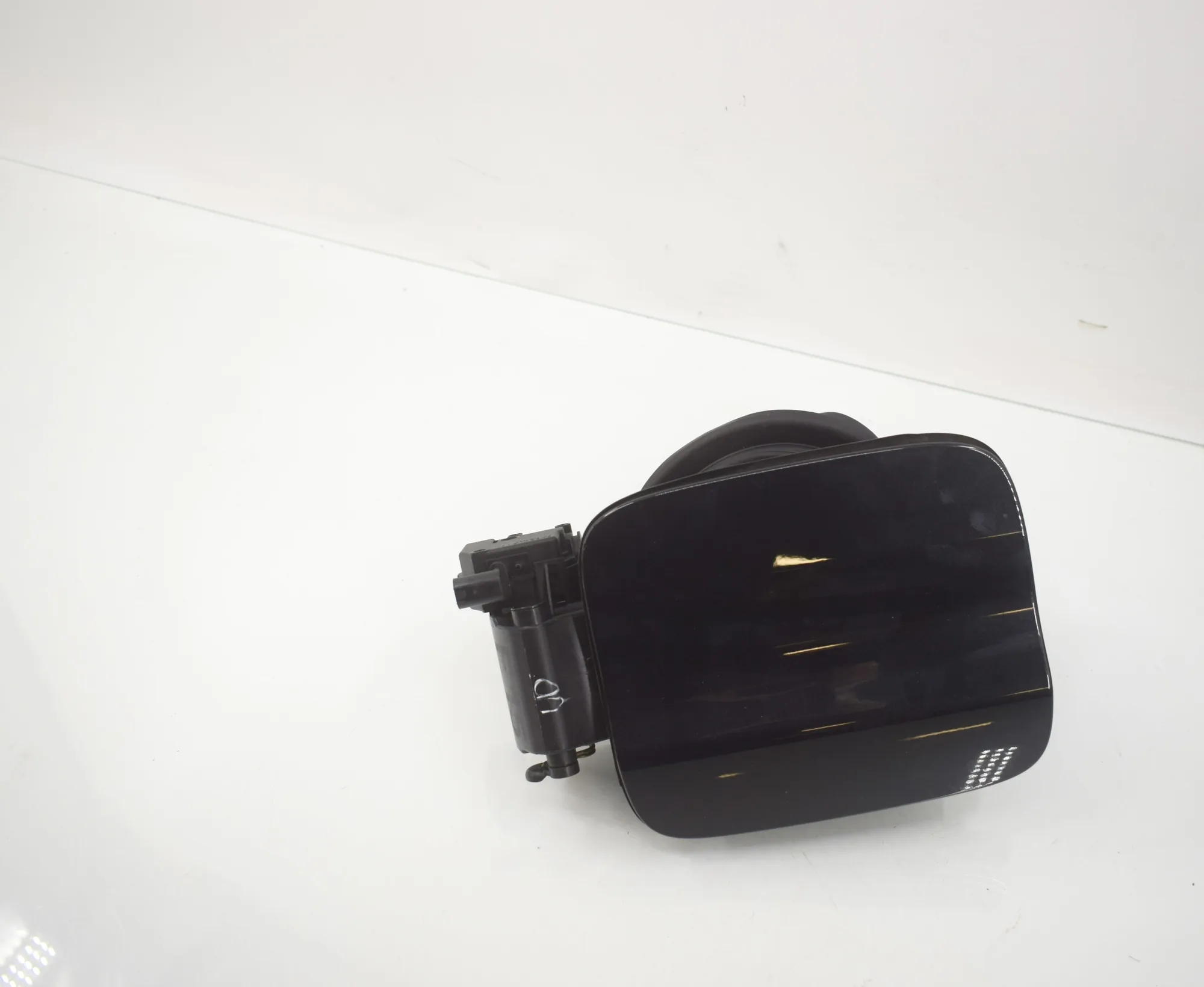 Fuel Tank Flap Cap – OEM 7297904 · BMW X5 (F15, F85) M 2018 – 2
