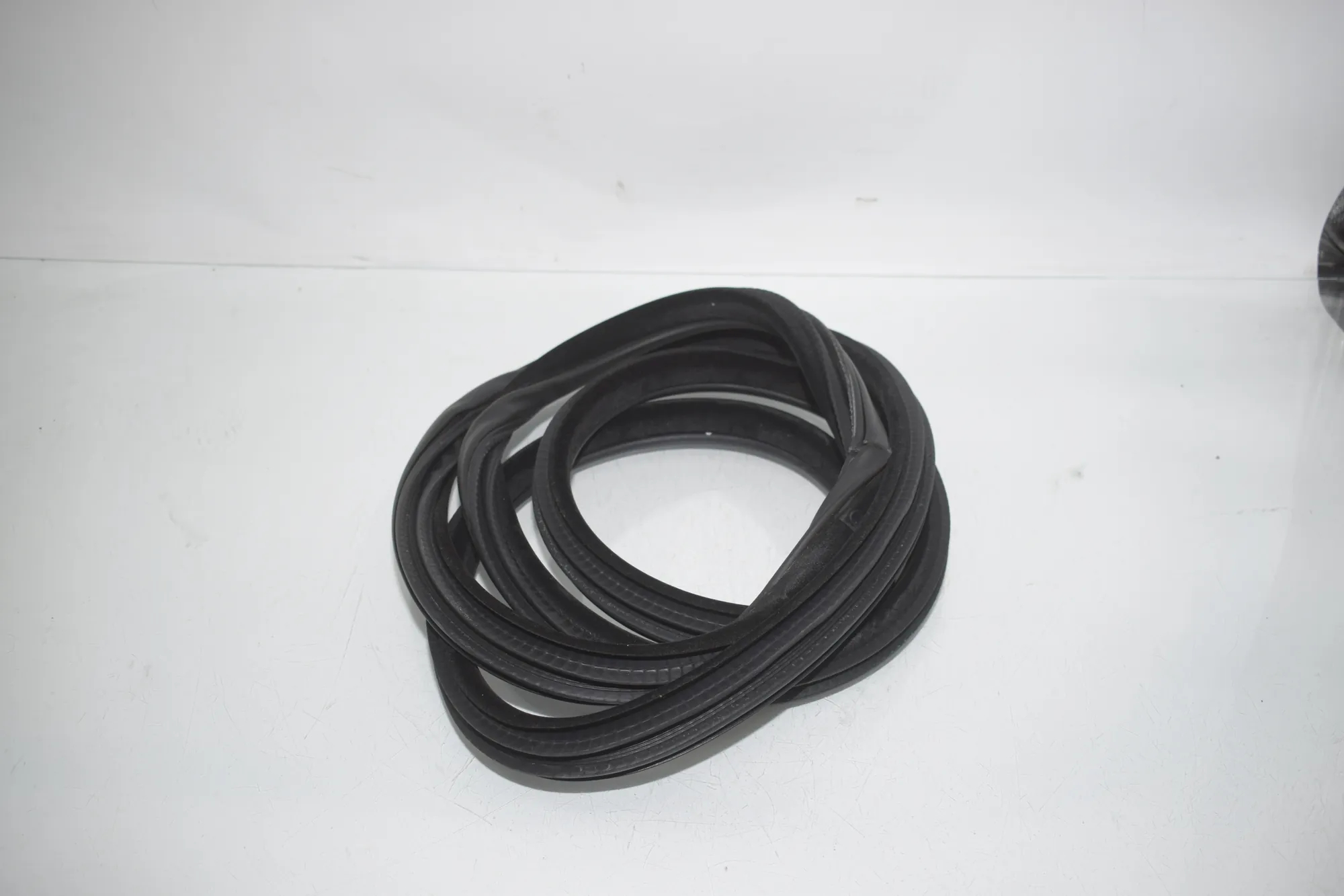 Rear Right Door Seal Rubber – OEM 7289689 · BMW X5 (F15, F85) M 2018 – 4