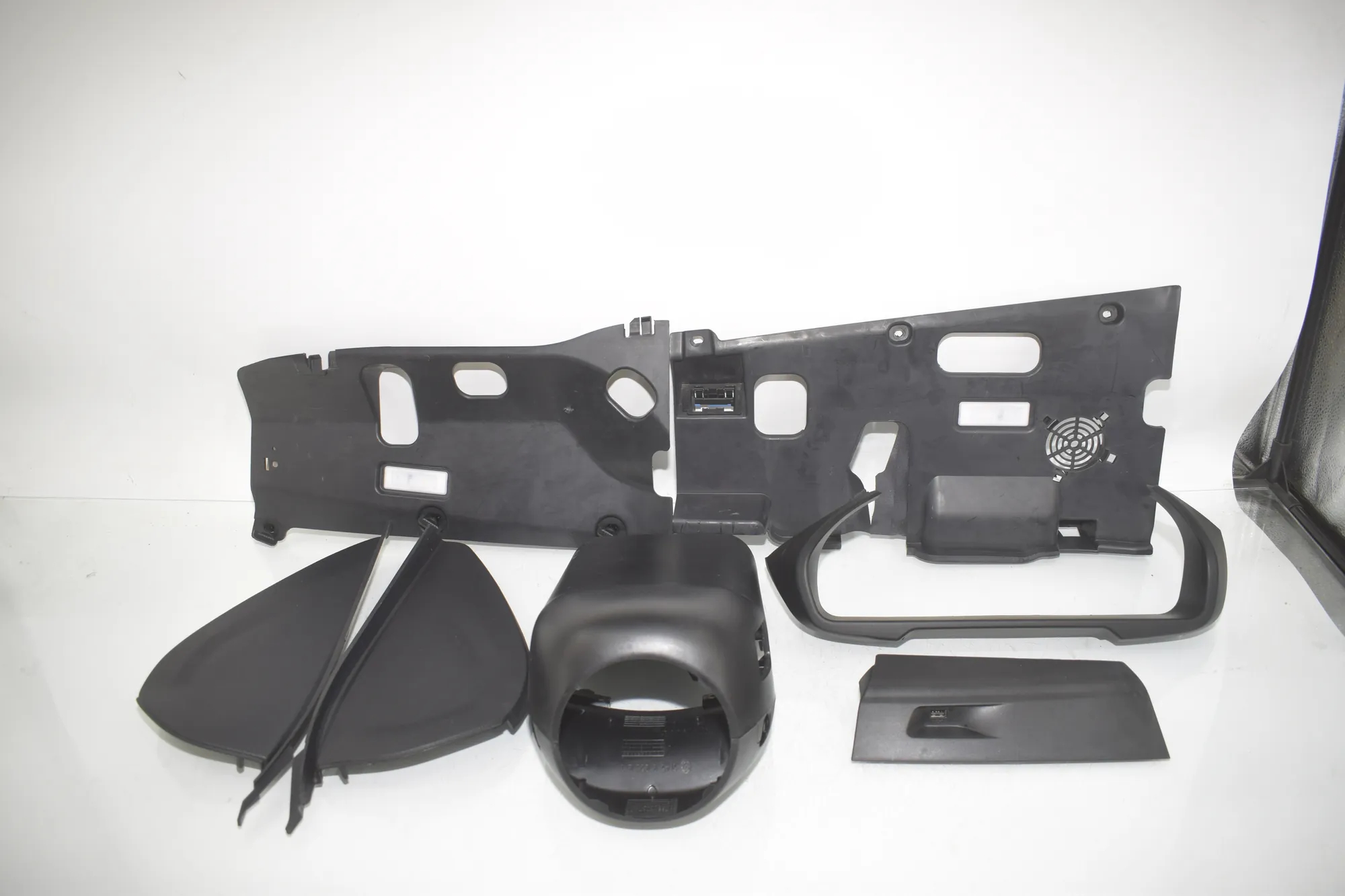 Dashboard Trim – OEM 6814701 · BMW X5 (F15, F85) M 2018