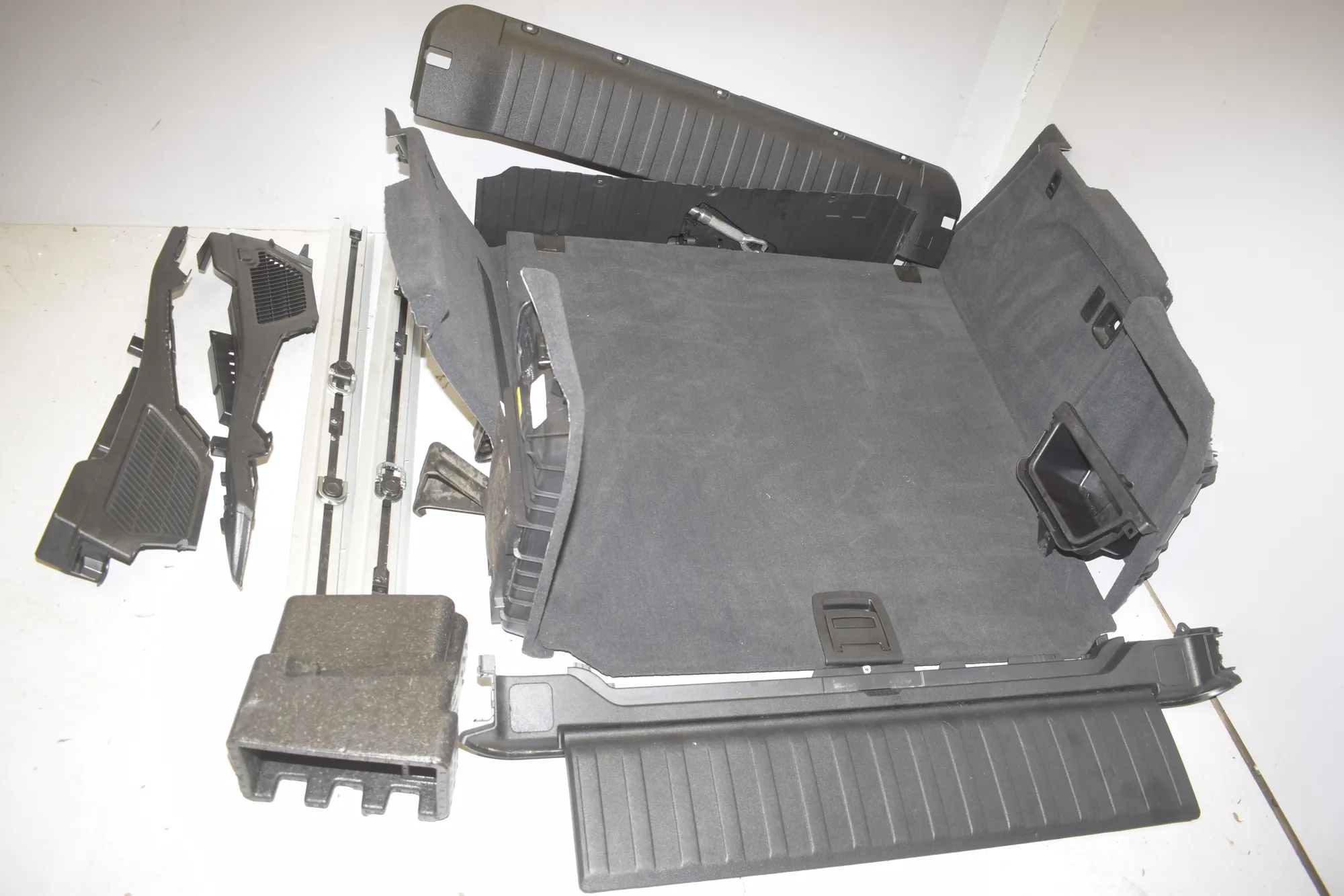 Trunk Trim Kit – OEM 7326703 · BMW X5 (F15, F85) M 2018 – 5