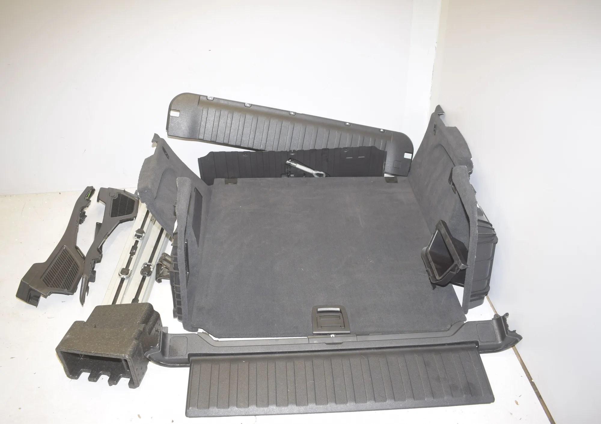 Trunk Trim Kit – OEM 7326703 · BMW X5 (F15, F85) M 2018